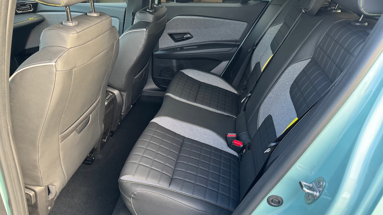 RENAULT R4 E-Tech Comfort Range 52 kWh Iconic-image-25
