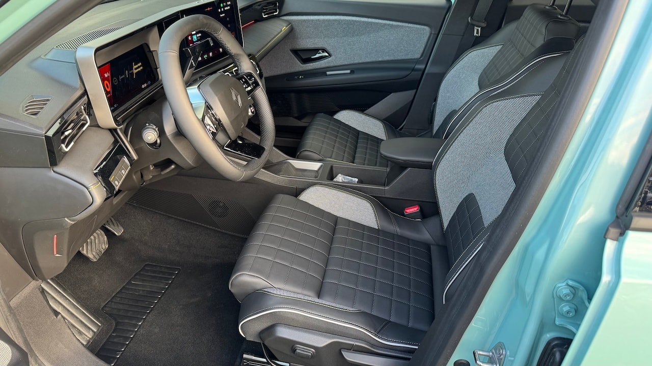 RENAULT R4 E-Tech Comfort Range 52 kWh Iconic-image-13