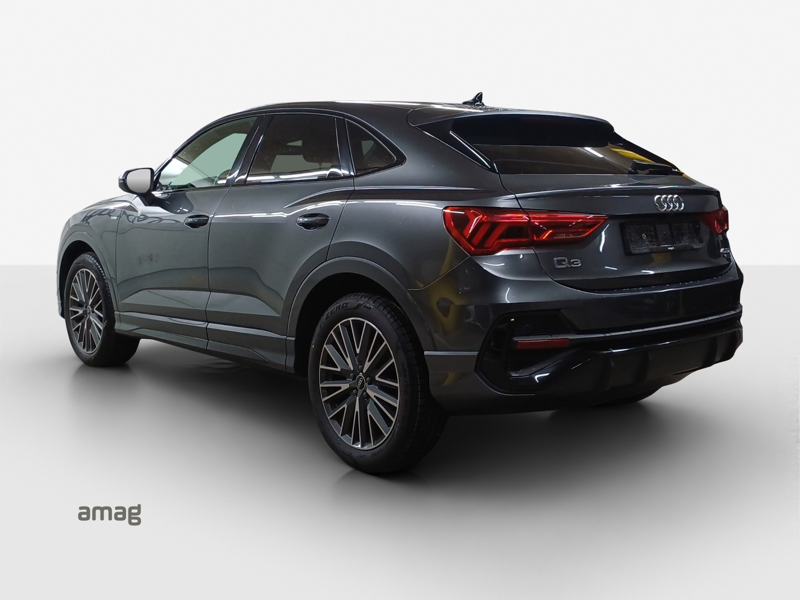 AUDI Q3 Sportback 40 TDI S line quattro S-tronic-image-2