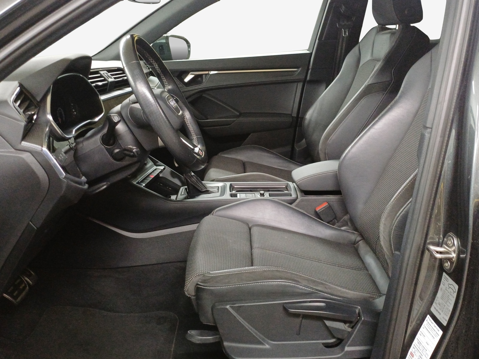 AUDI Q3 Sportback 40 TDI S line quattro S-tronic-image-7