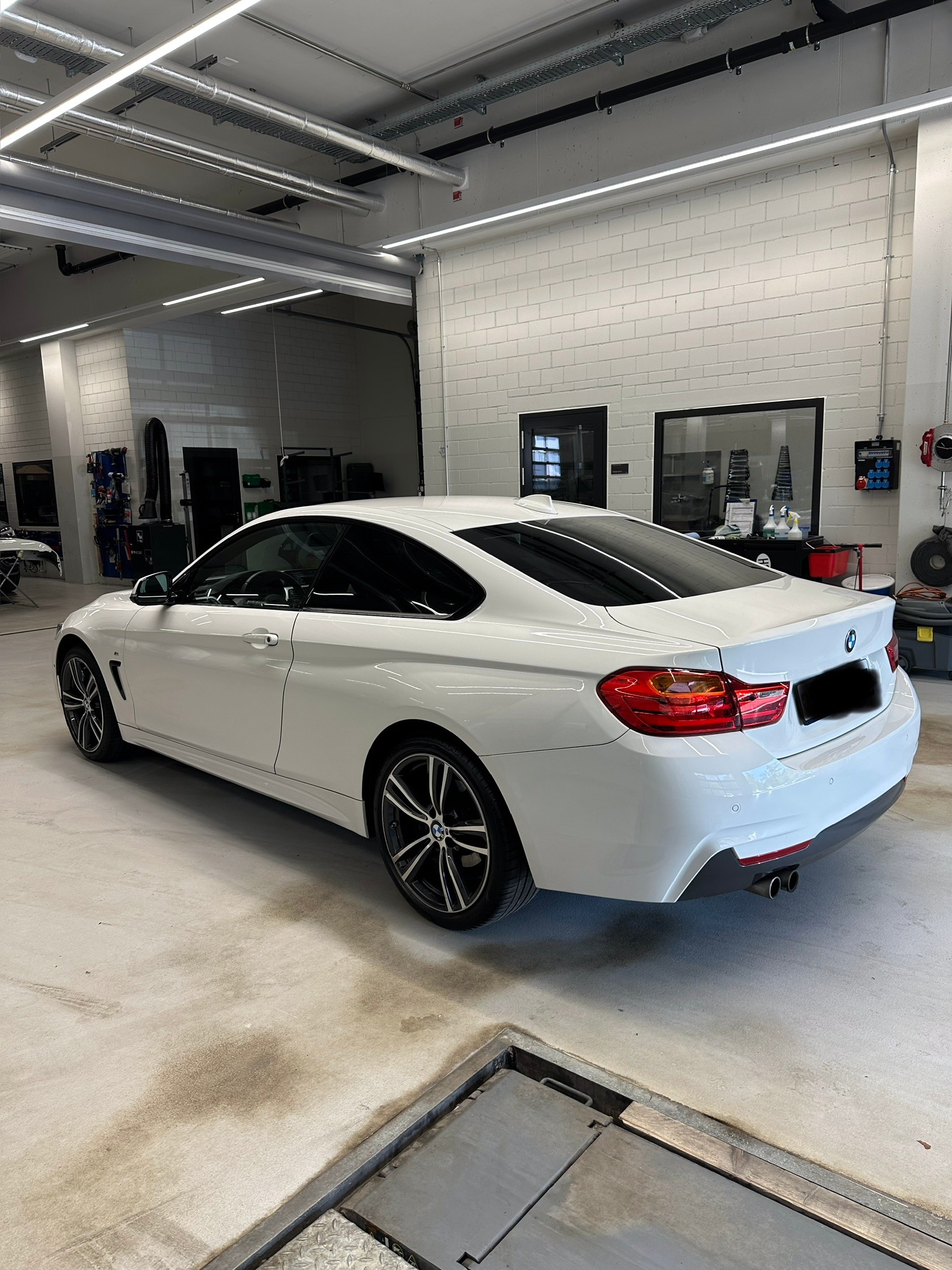 BMW 428i xDrive-image-4