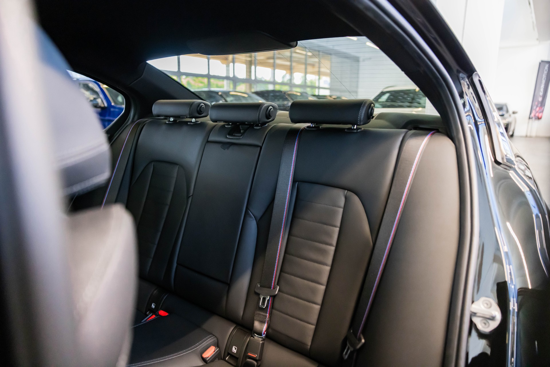 BMW 330d xDrive SAG / M Sport Pro / Glasdach / Rückfahrkamera / Head-Up Dispplay-image-15