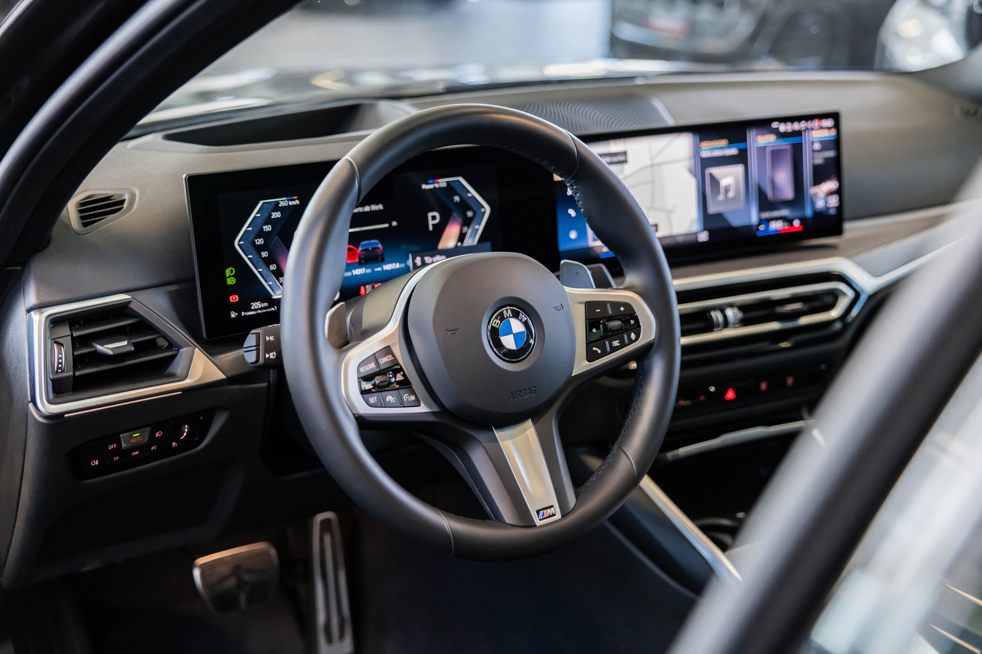 BMW 330d xDrive SAG / M Sport Pro / Glasdach / Rückfahrkamera / Head-Up Dispplay-image-11