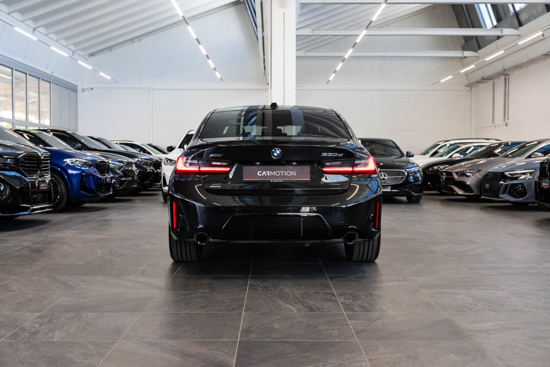 BMW 330d xDrive SAG / M Sport Pro / Glasdach / Rückfahrkamera / Head-Up Dispplay-image-4