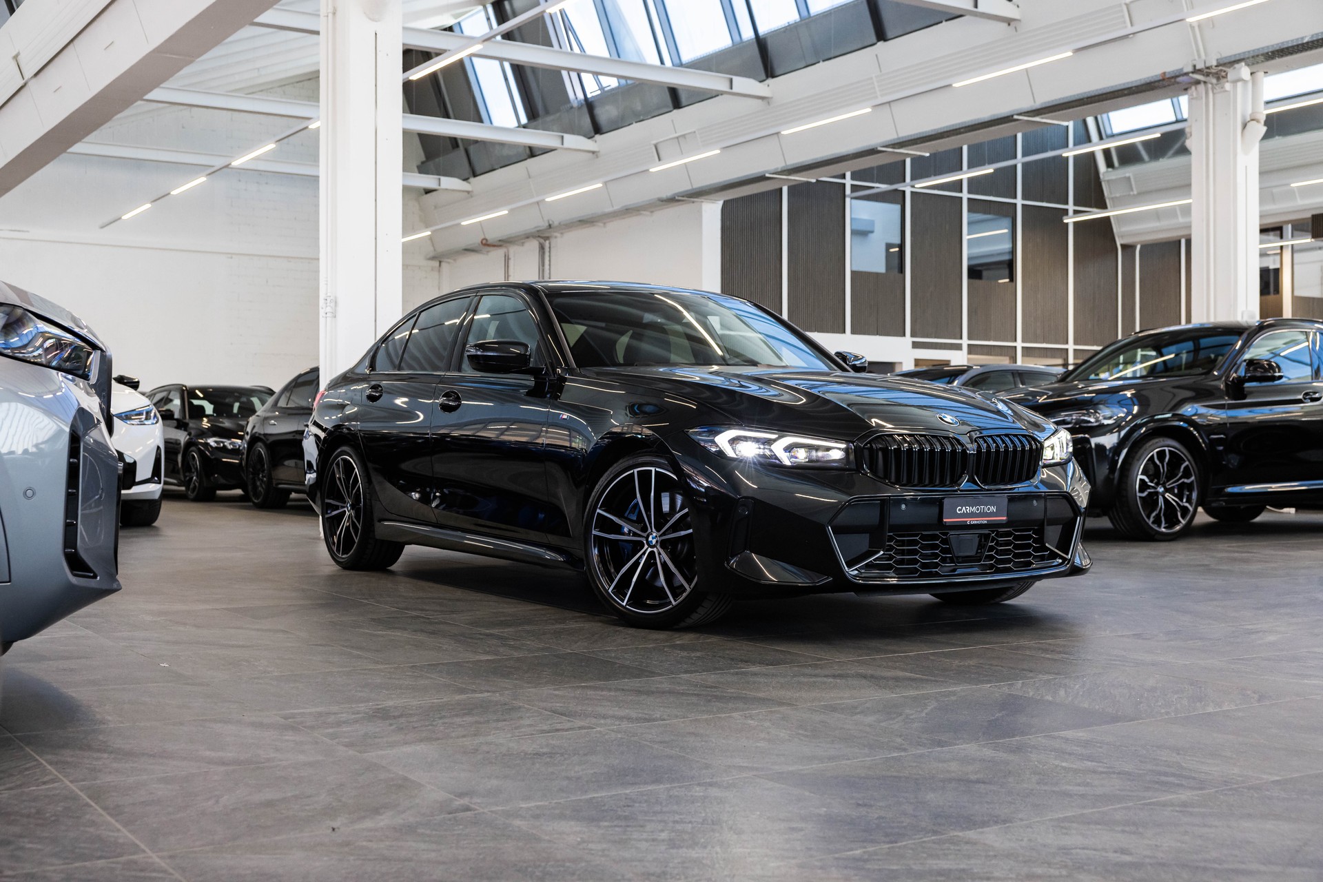 BMW 330d xDrive SAG / M Sport Pro / Glasdach / Rückfahrkamera / Head-Up Dispplay-showroom-element-2