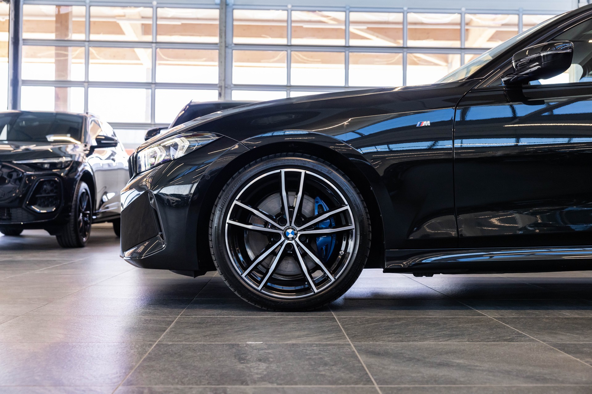 BMW 330d xDrive SAG / M Sport Pro / Glasdach / Rückfahrkamera / Head-Up Dispplay-image-8