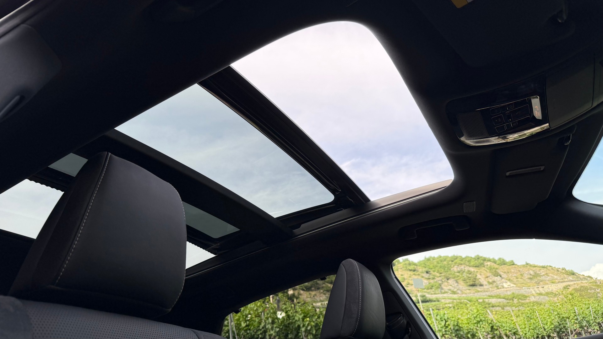LEXUS 450h+ Excellence-image-12