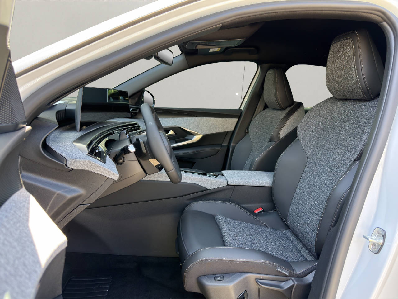 PEUGEOT 3008 e-Allure Premium AWD-showroom-element-3