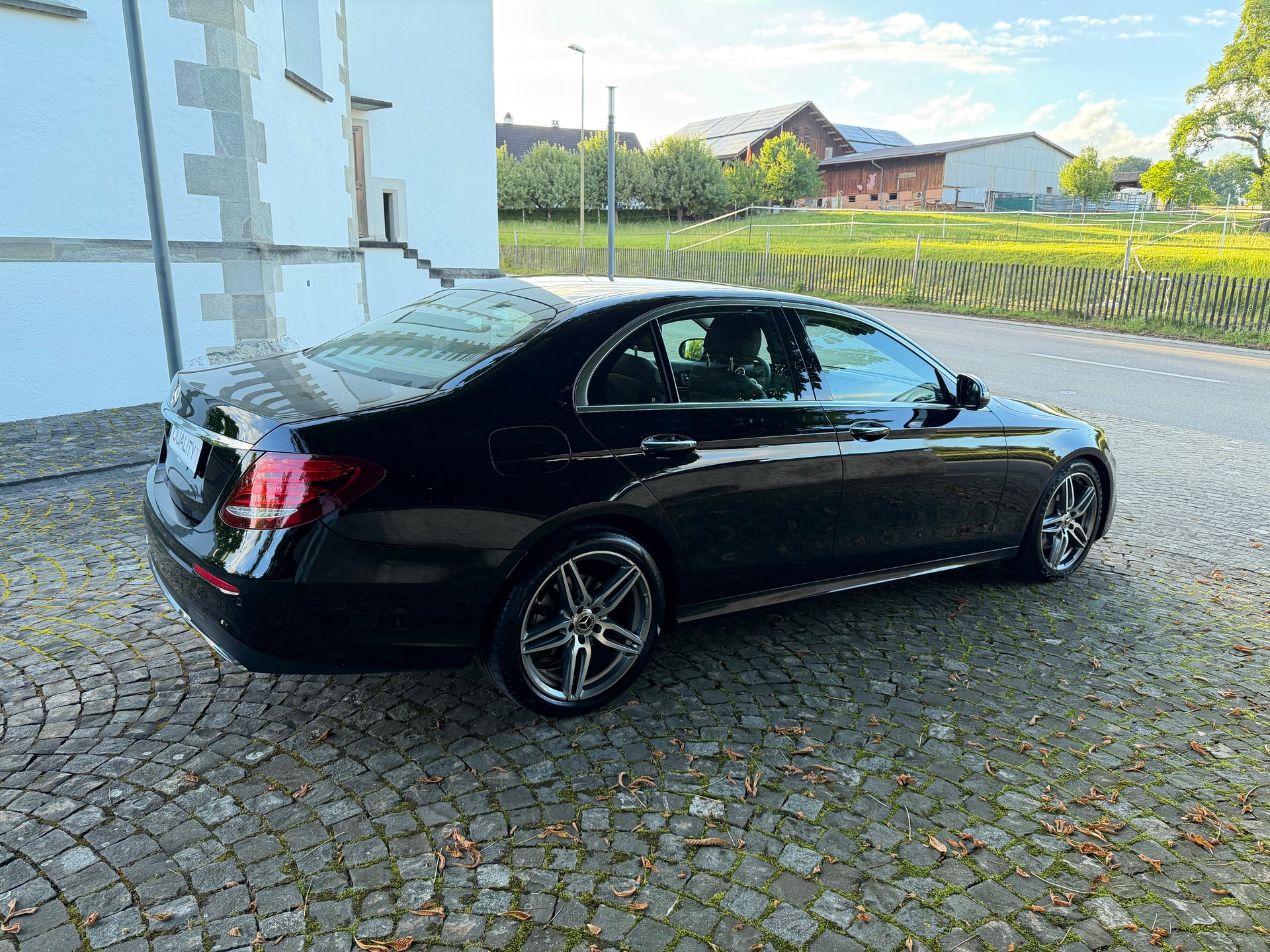 MERCEDES-BENZ E 200 d Avantgarde 9G-Tronic / 1 Hand / Ab MFK / Service gepflegt / 36 Monate Garantie exkl. / LED /-image-3