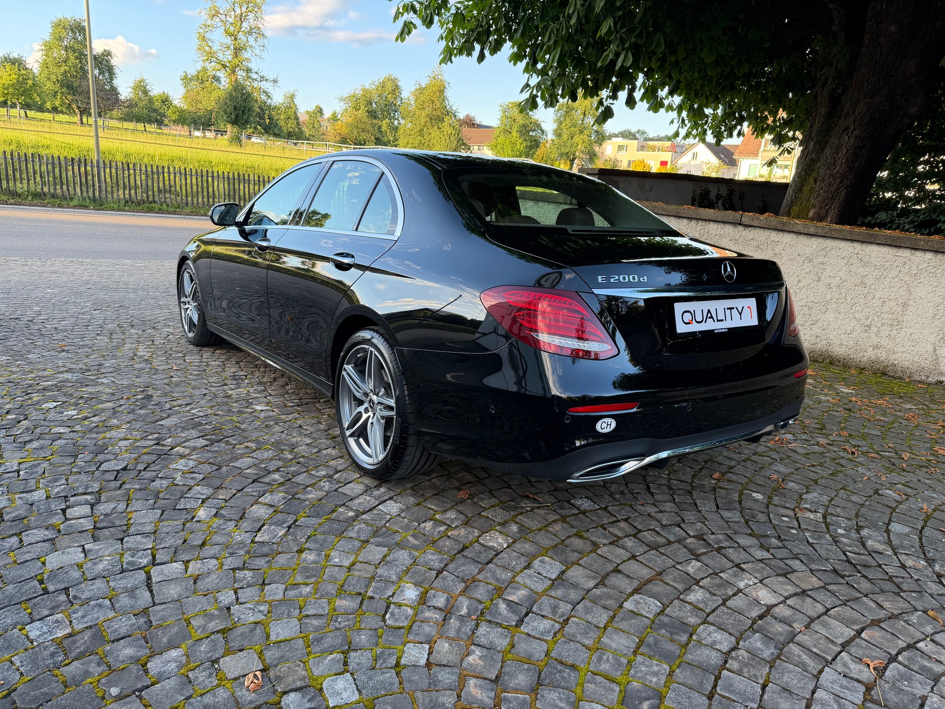 MERCEDES-BENZ E 200 d Avantgarde 9G-Tronic / 1 Hand / Ab MFK / Service gepflegt / 36 Monate Garantie exkl. / LED /-image-5
