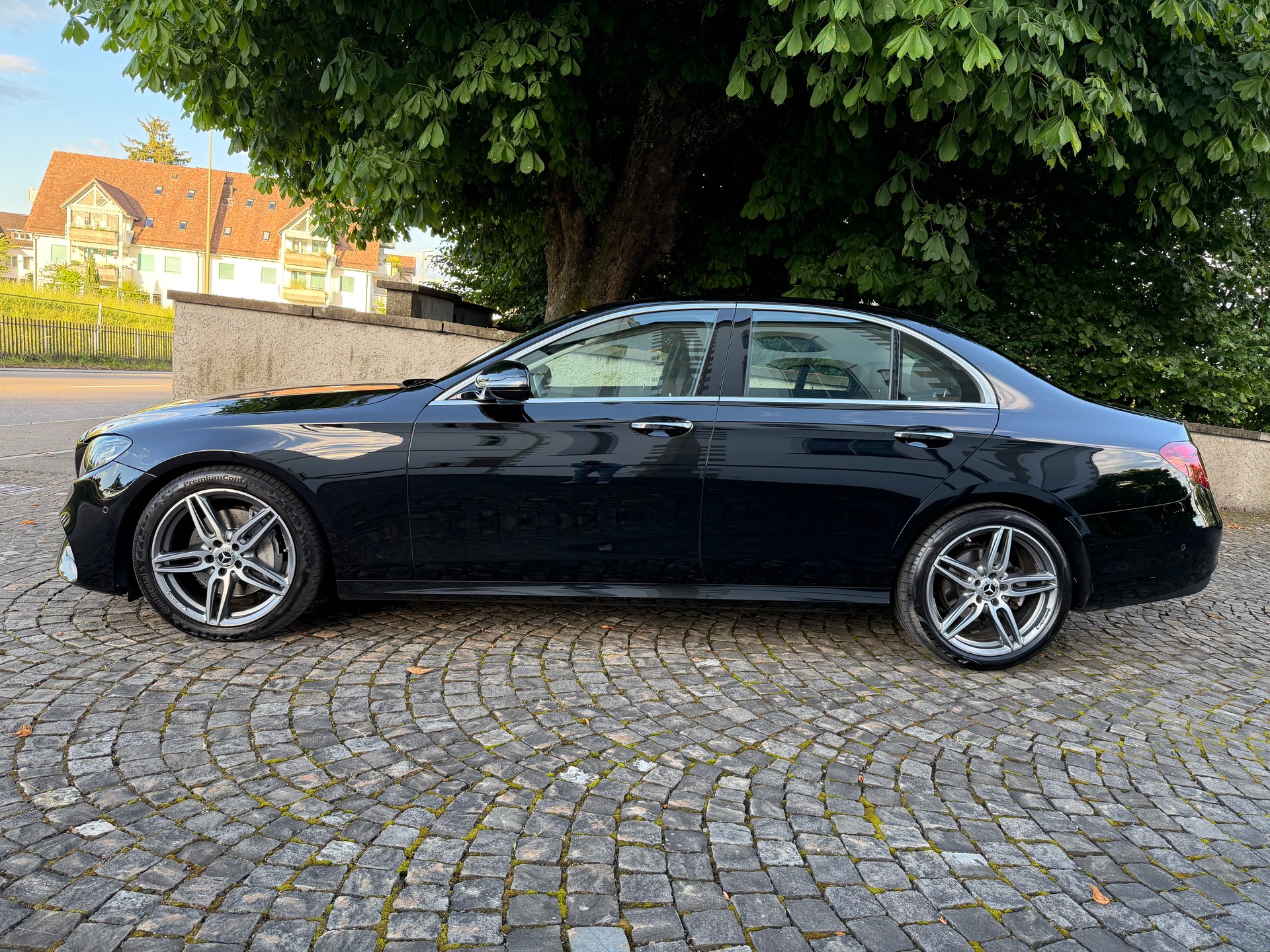 MERCEDES-BENZ E 200 d Avantgarde 9G-Tronic / 1 Hand / Ab MFK / Service gepflegt / 36 Monate Garantie exkl. / LED /-image-6