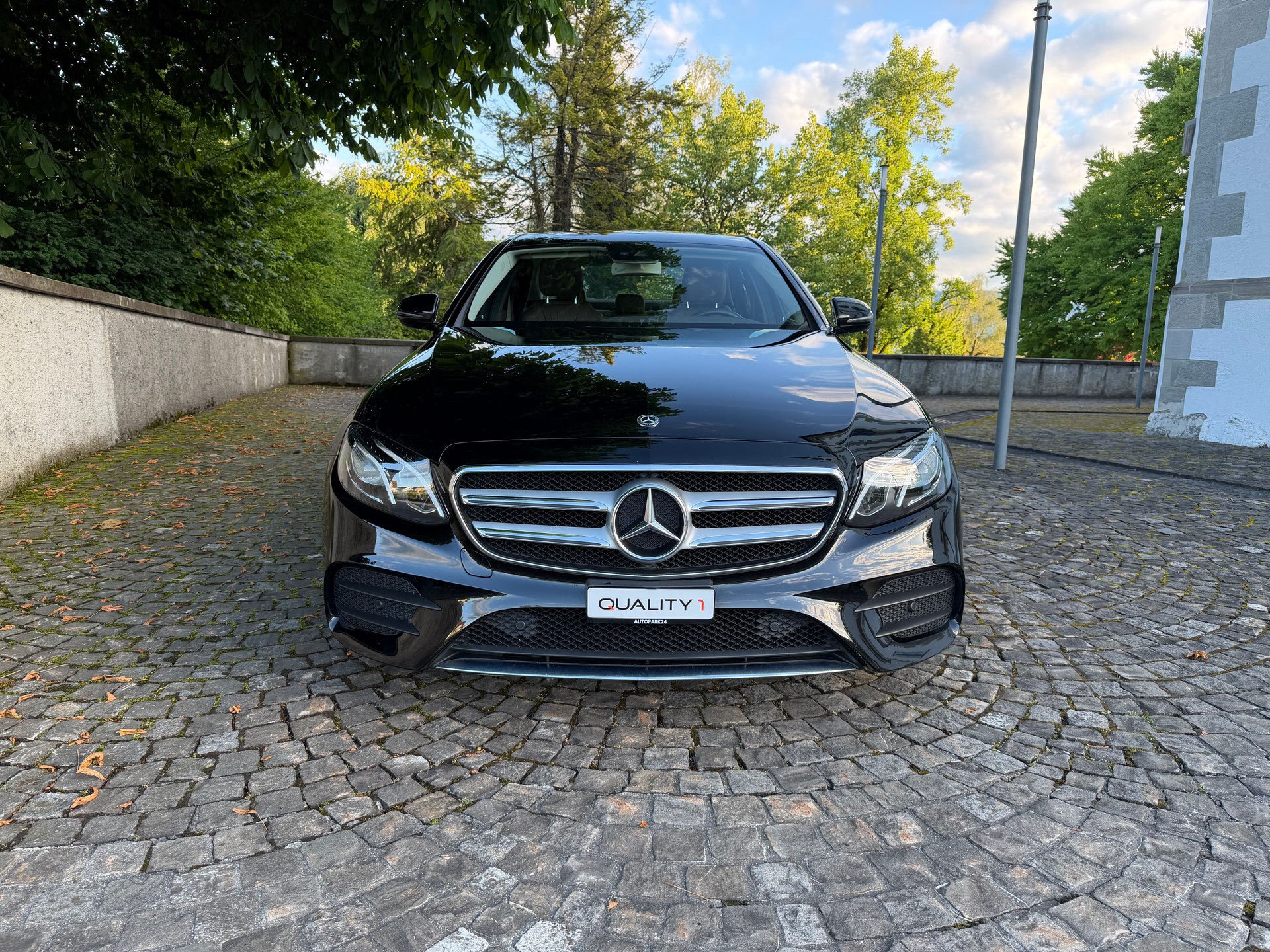 MERCEDES-BENZ E 200 d Avantgarde 9G-Tronic / 1 Hand / Ab MFK / Service gepflegt / 36 Monate Garantie exkl. / LED /-image-1