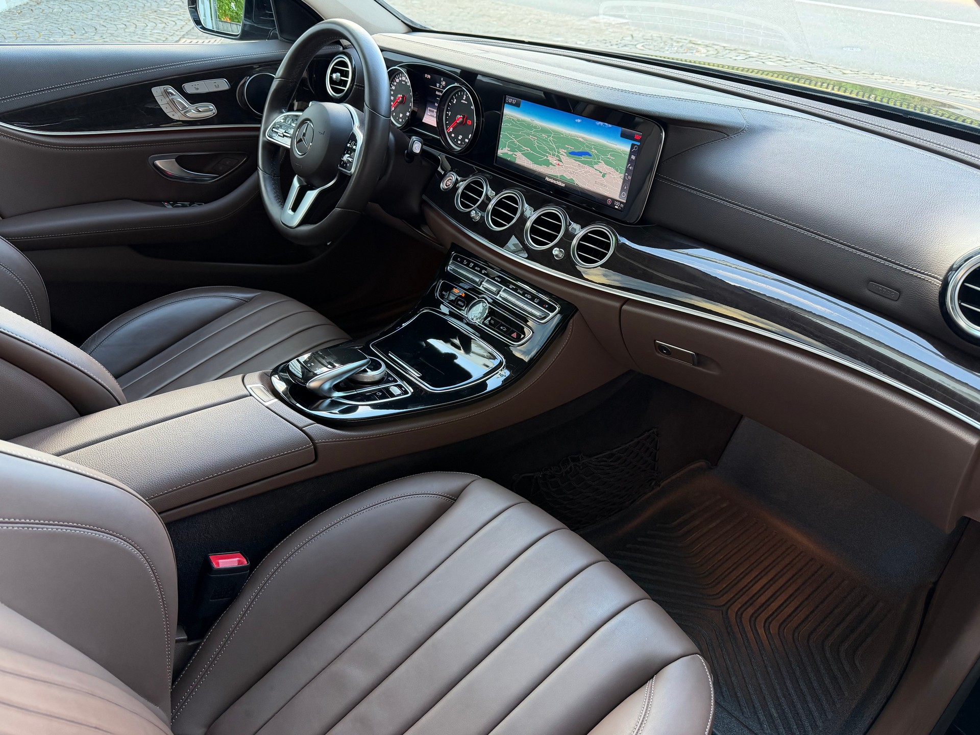 MERCEDES-BENZ E 200 d Avantgarde 9G-Tronic / 1 Hand / Ab MFK / Service gepflegt / 36 Monate Garantie exkl. / LED /-image-8
