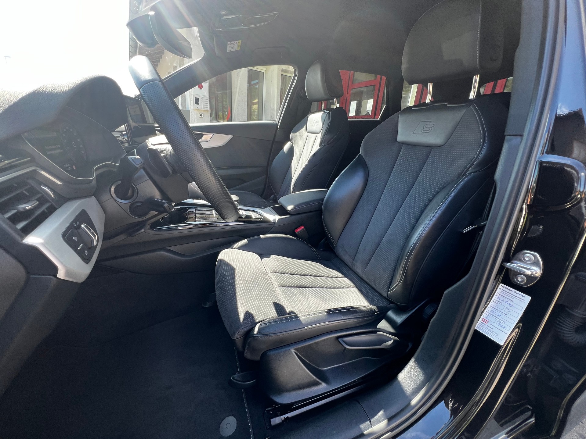 AUDI A4 Avant 40 TDI S line Attraction quattro S-tronic-image-14
