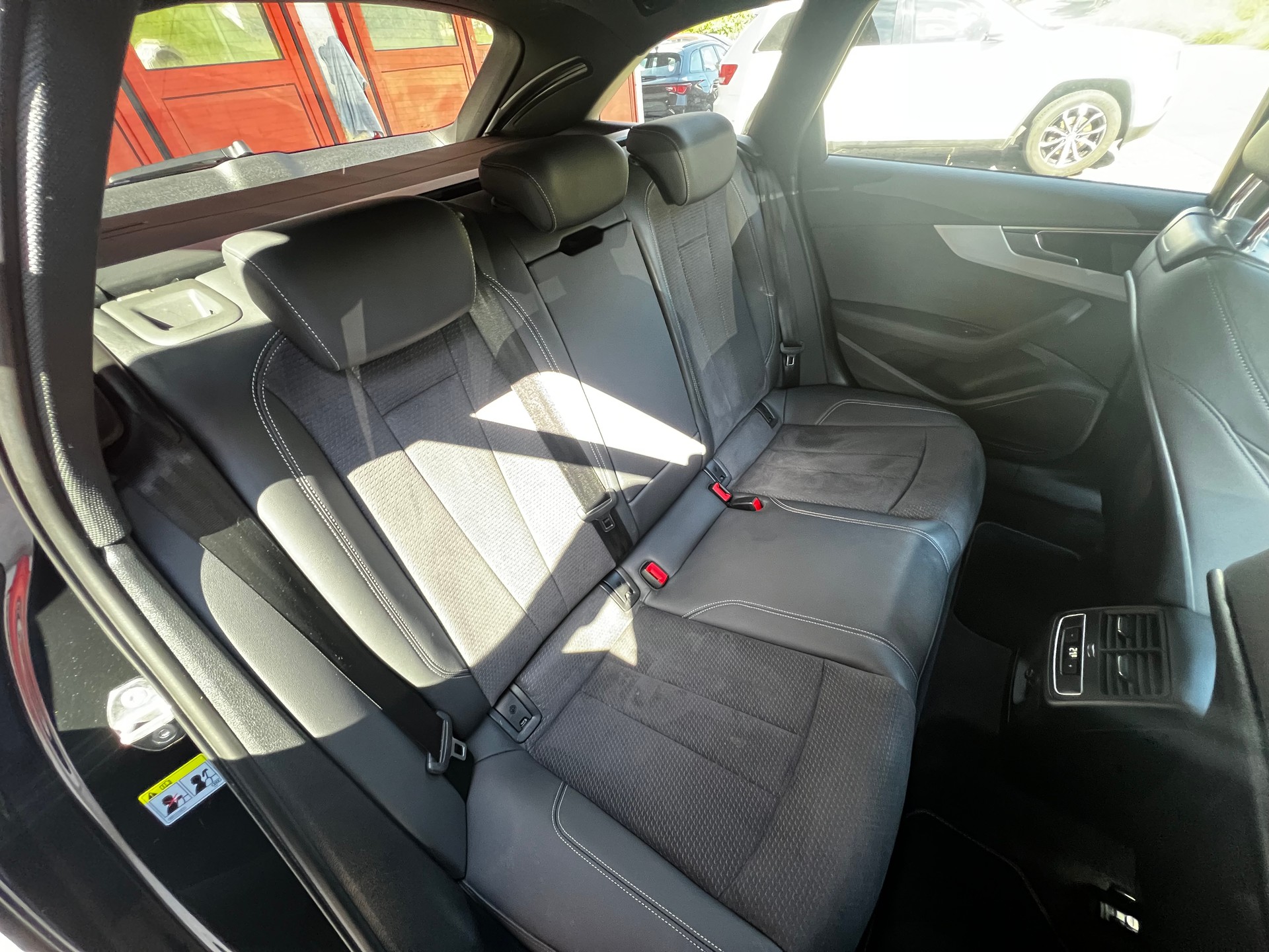 AUDI A4 Avant 40 TDI S line Attraction quattro S-tronic-image-10