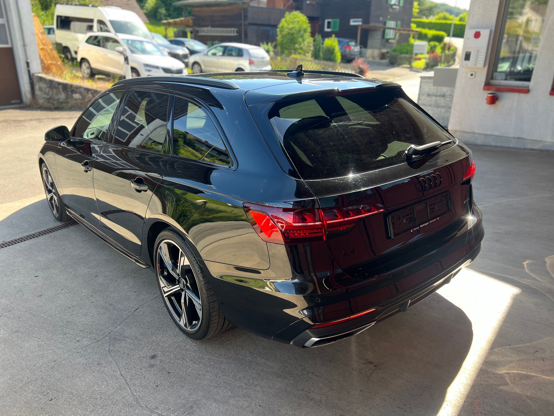 AUDI A4 Avant 40 TDI S line Attraction quattro S-tronic-image-4