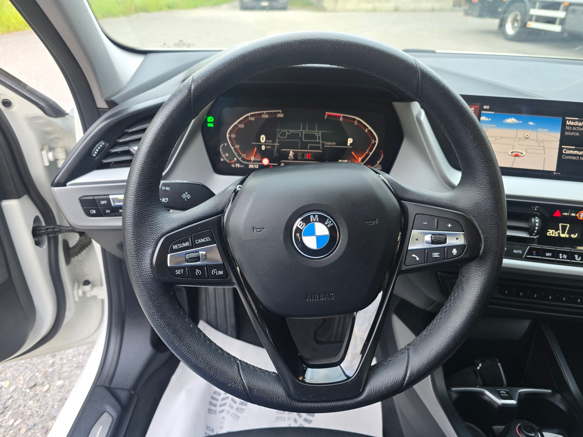 BMW 118i Essential Edition Steptronic-image-18