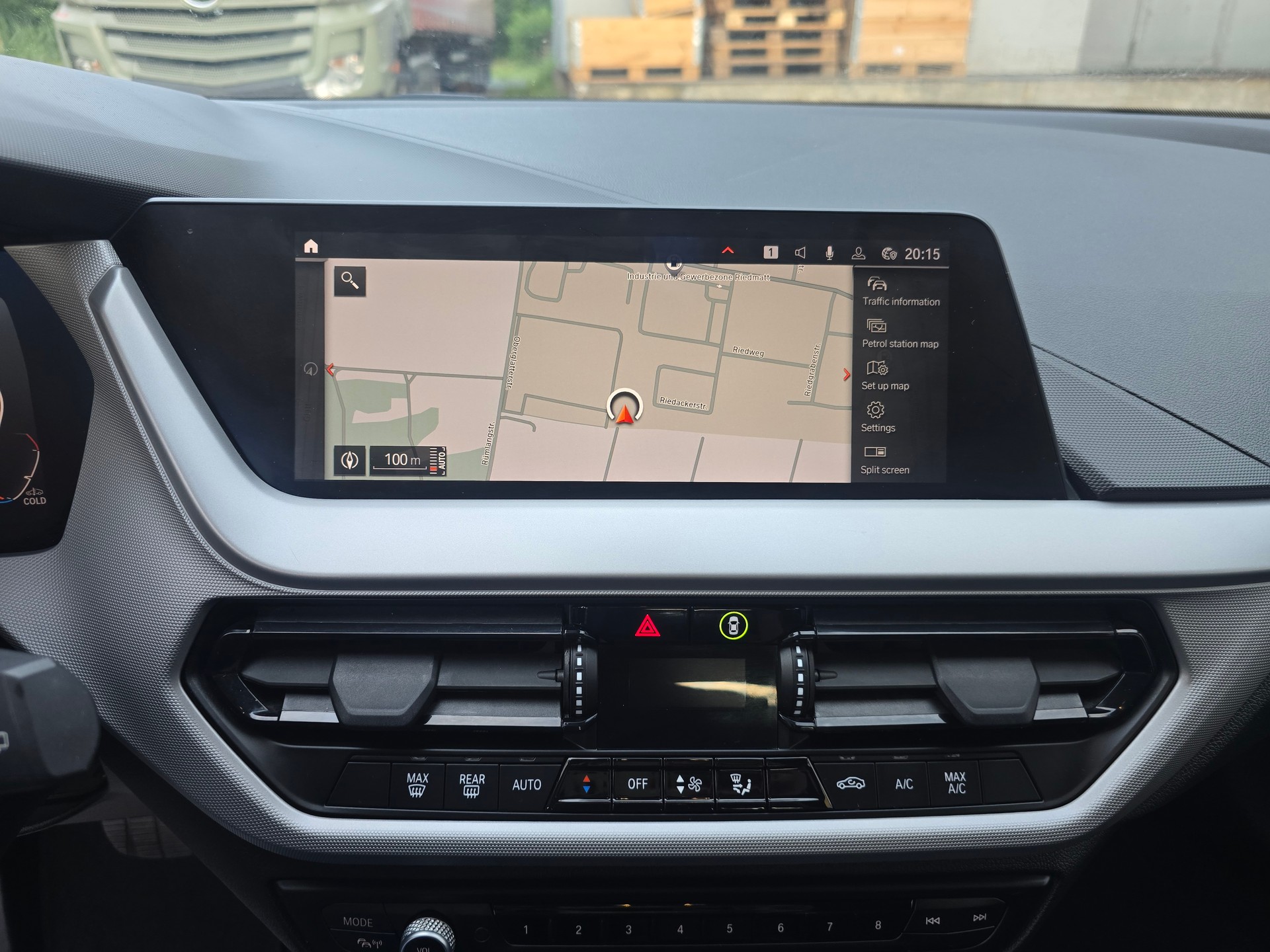 BMW 118i Essential Edition Steptronic-image-25