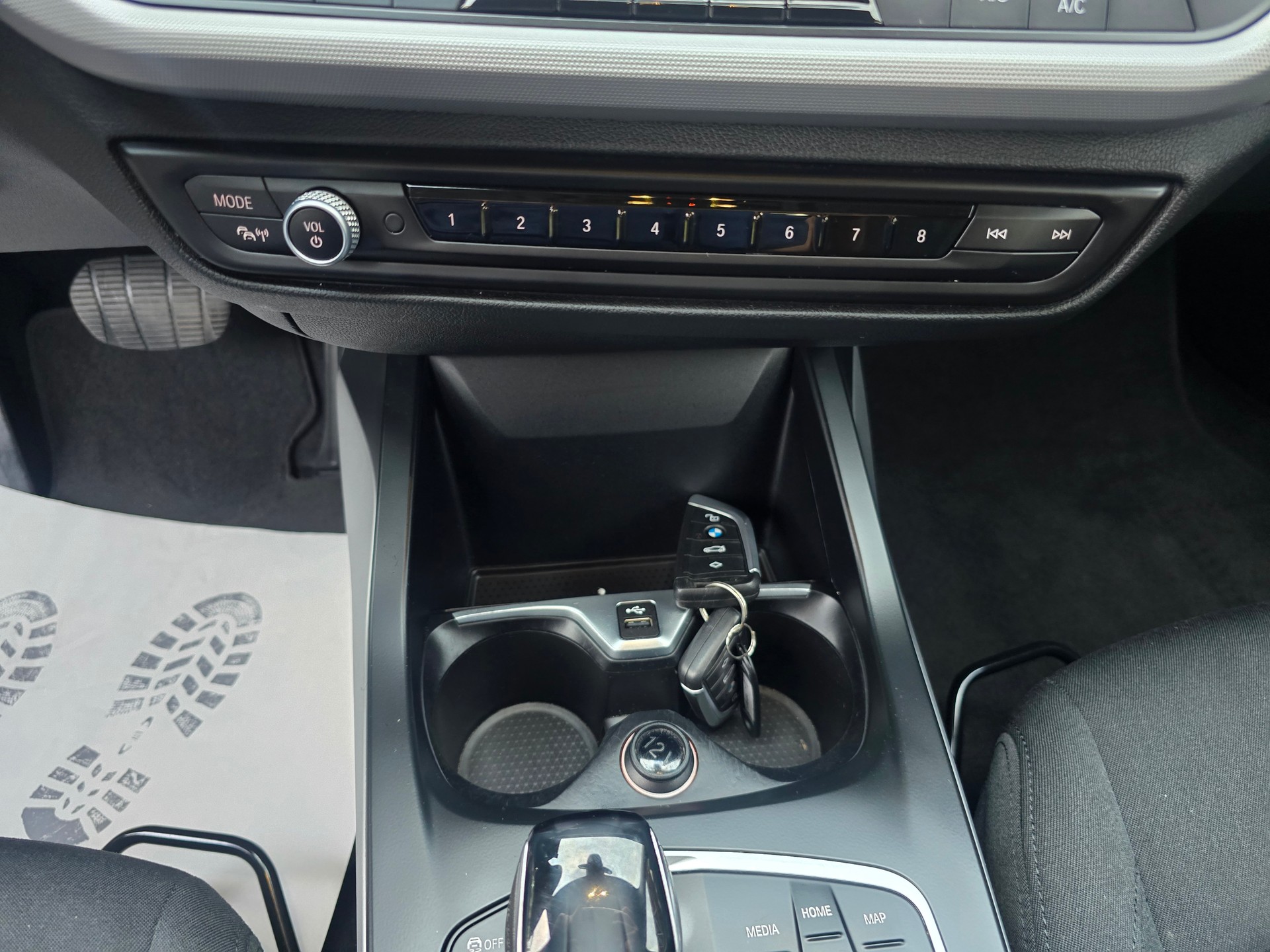 BMW 118i Essential Edition Steptronic-image-22