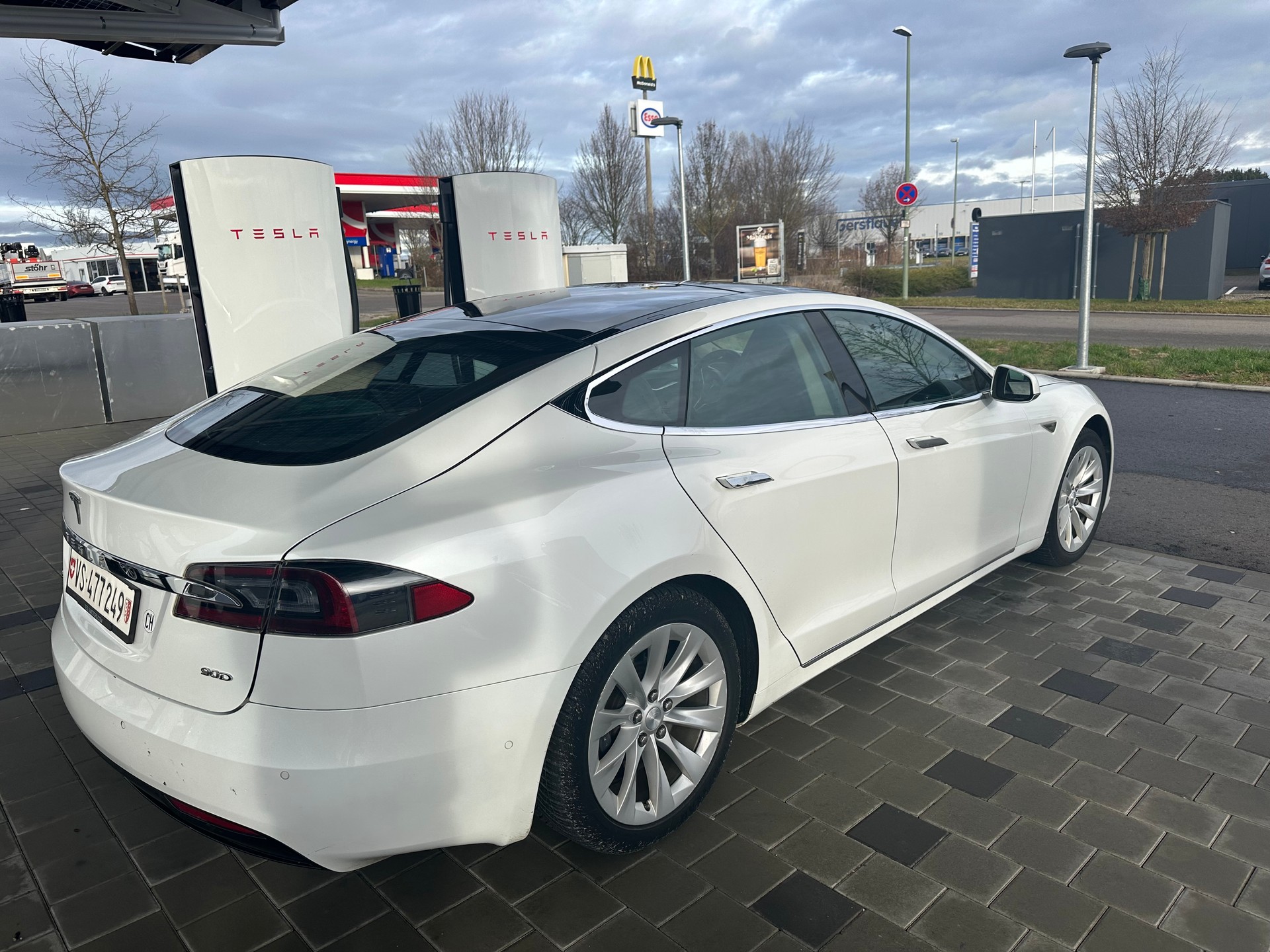 TESLA 90 D - SC01 Free Supercharging, Autopilot, Winterpaket, Luftfederung, Tesla gewartet, Akku 88%-image-2