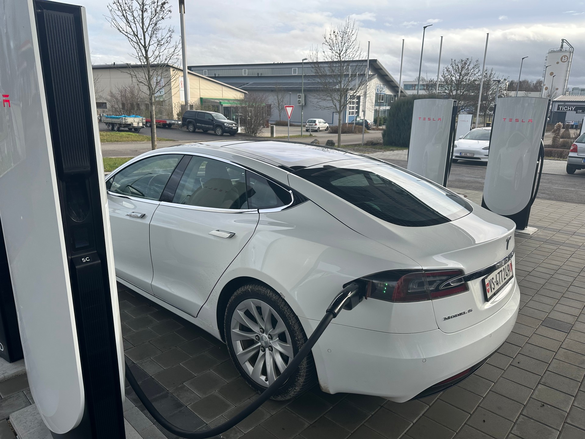 TESLA 90 D - SC01 Free Supercharging, Autopilot, Winterpaket, Luftfederung, Tesla gewartet, Akku 88%-image-11