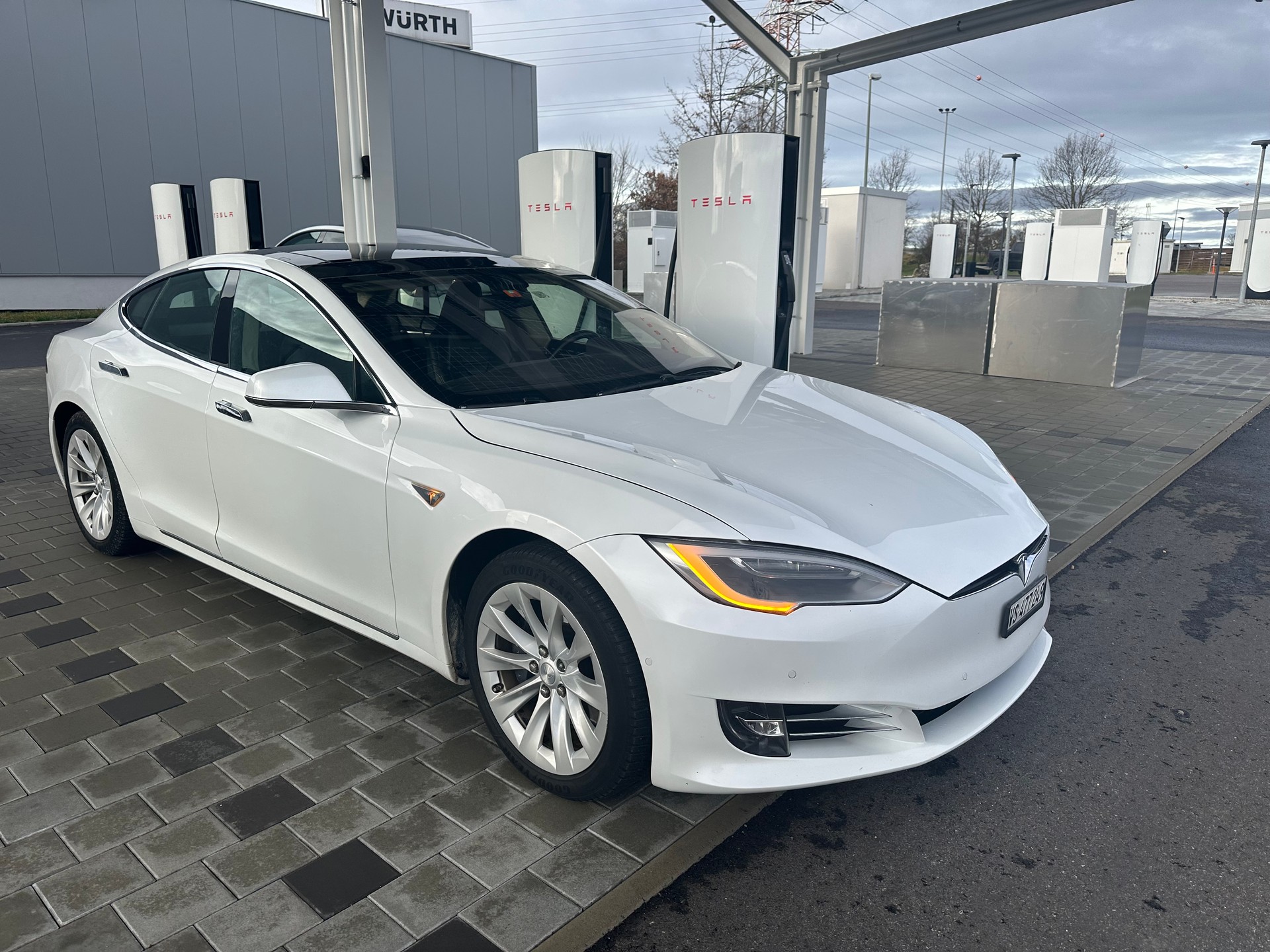 TESLA 90 D - SC01 Free Supercharging, Autopilot, Winterpaket, Luftfederung, Tesla gewartet, Akku 88%-image-1