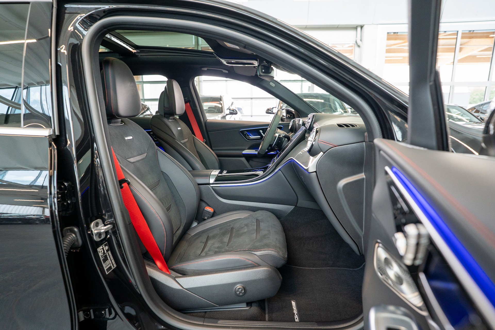 MERCEDES-BENZ GLC 43 AMG 4matic / Panorama / Performance Auspuff / 360°Kamera-image-16