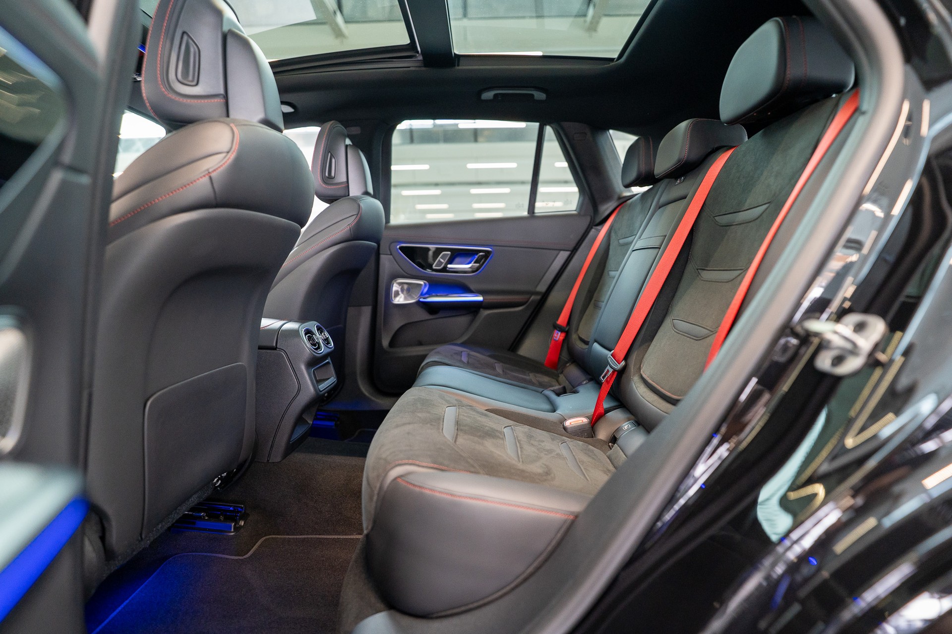 MERCEDES-BENZ GLC 43 AMG 4matic / Panorama / Performance Auspuff / 360°Kamera-image-14