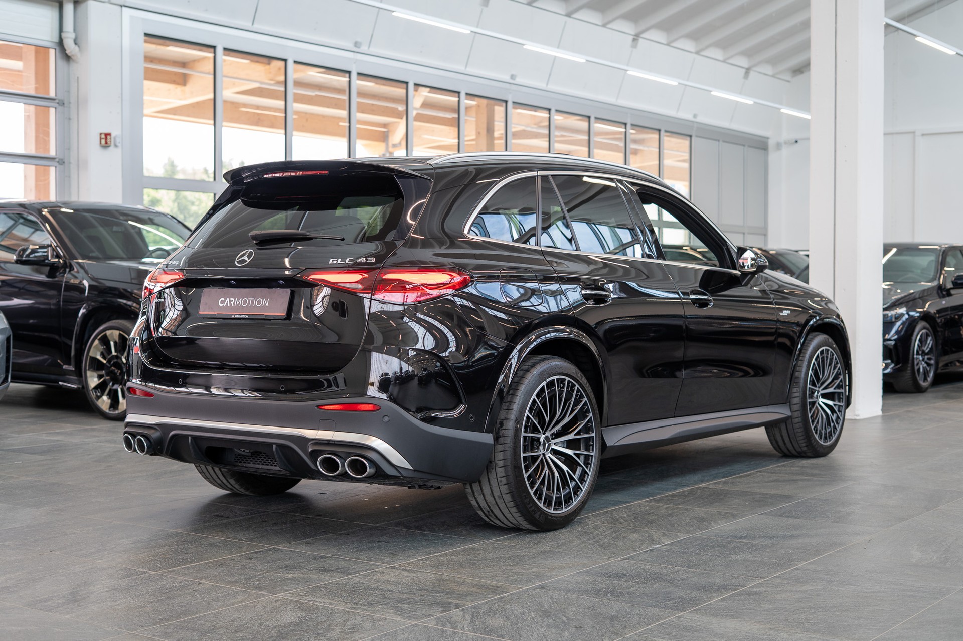 MERCEDES-BENZ GLC 43 AMG 4matic / Panorama / Performance Auspuff / 360°Kamera-showroom-element-3