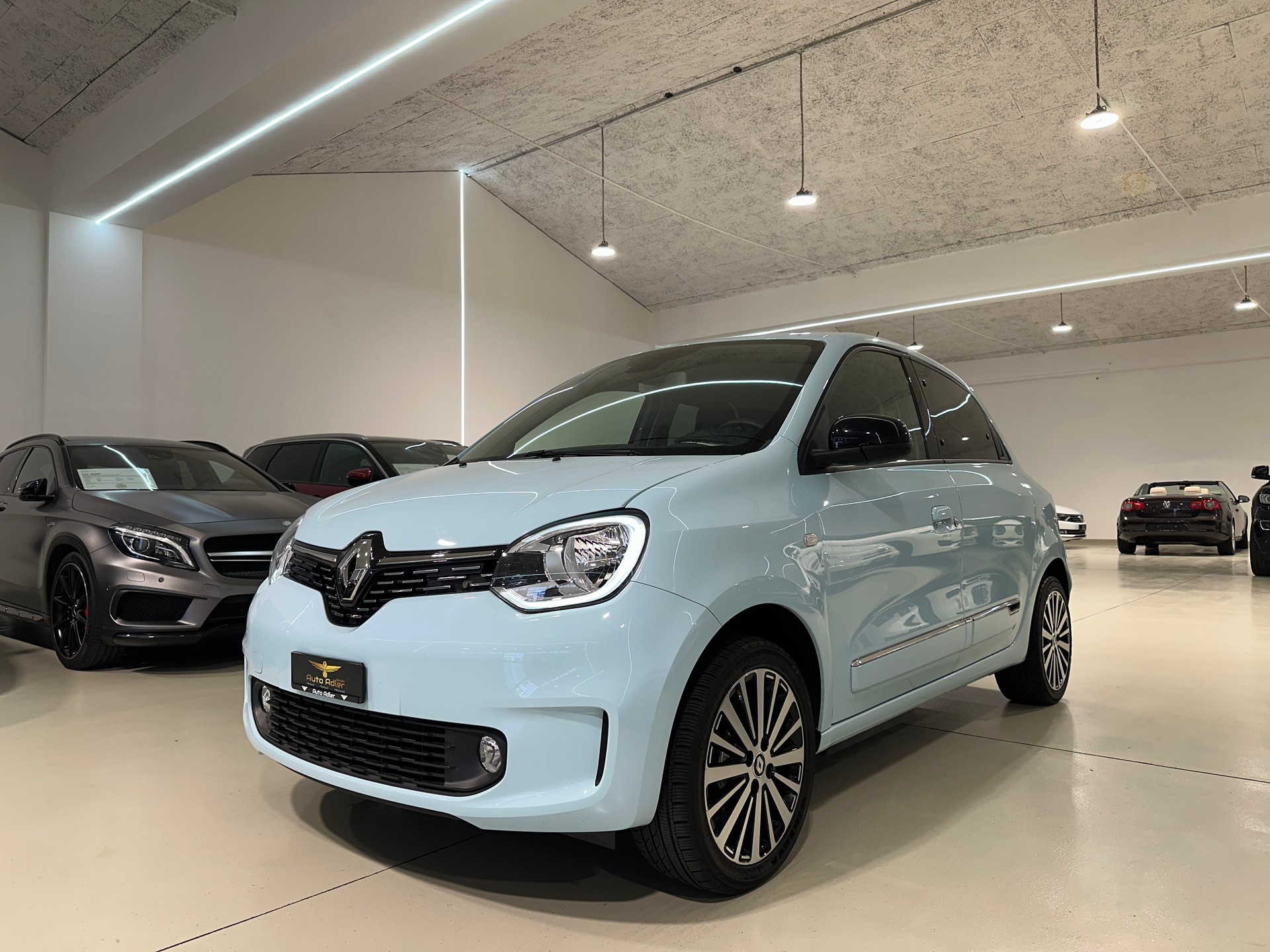 RENAULT Twingo Electric Techno-showroom-element-2
