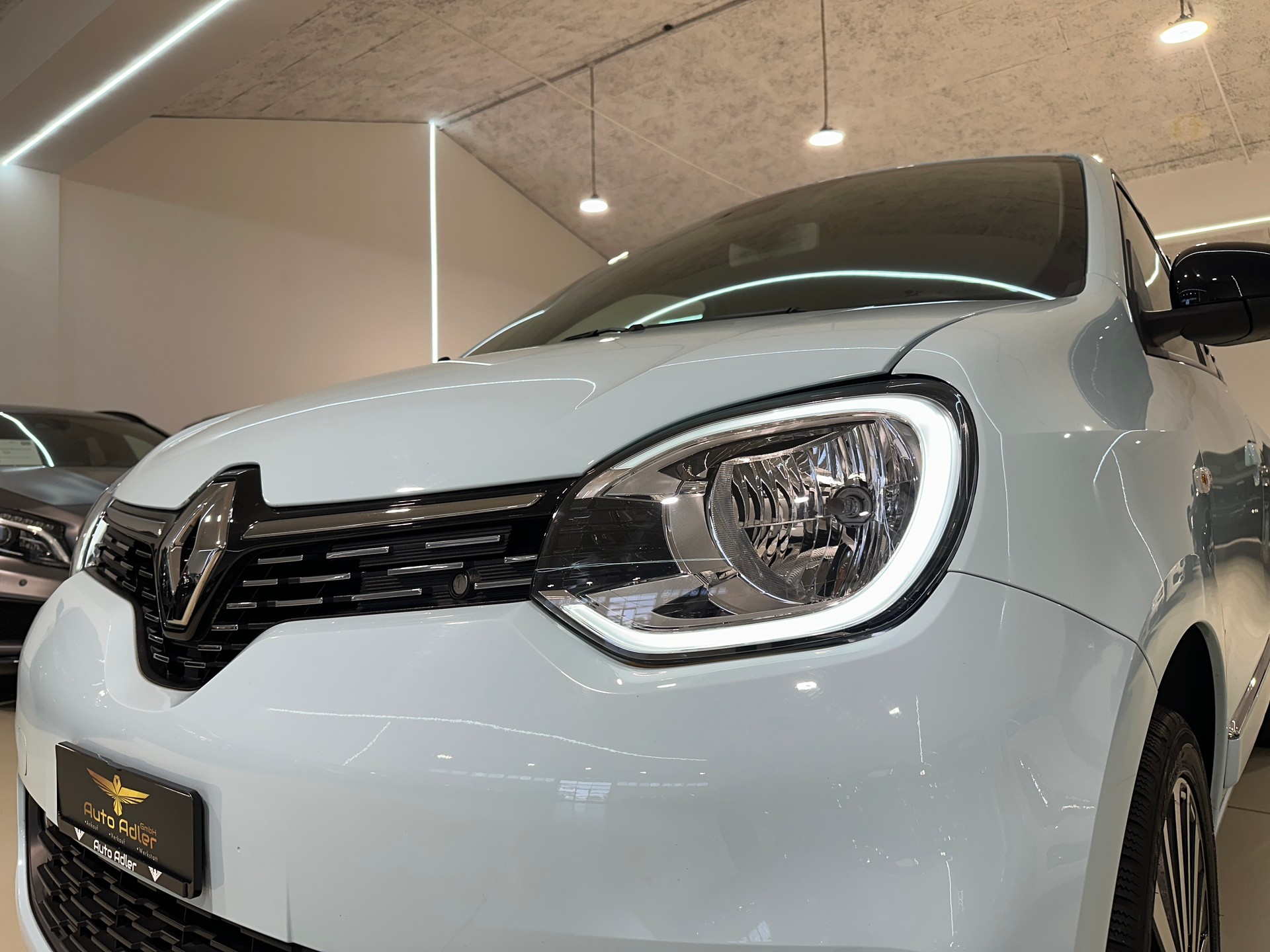RENAULT Twingo Electric Techno-showroom-element-3