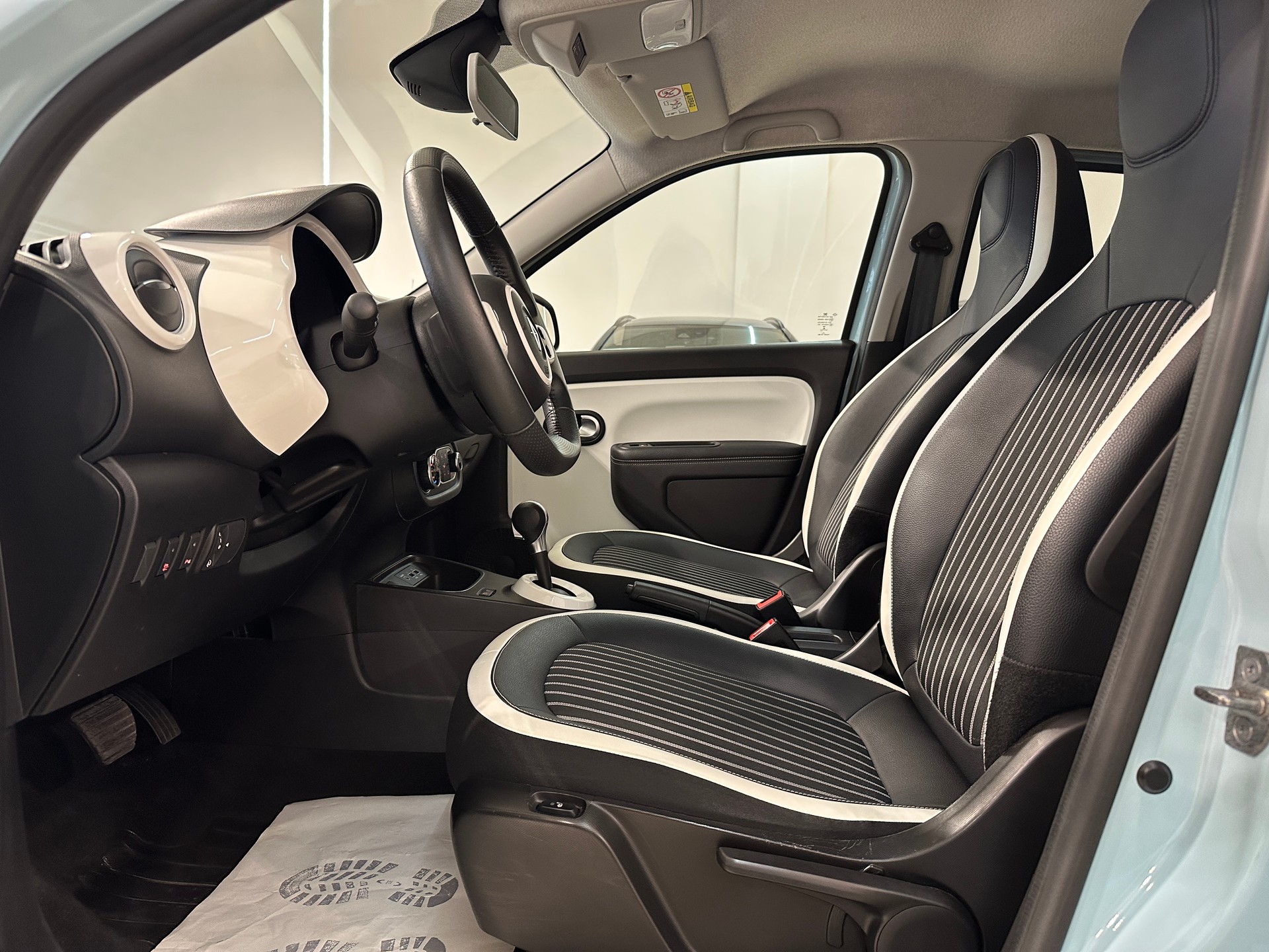 RENAULT Twingo Electric Techno-image-14