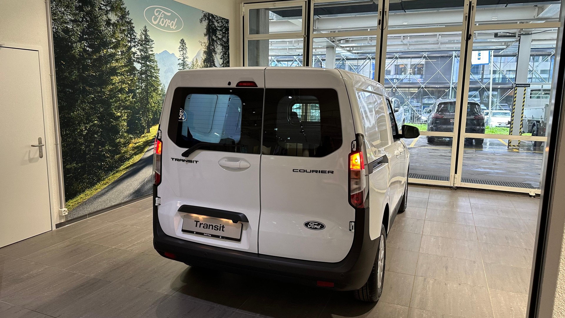 FORD Transit Courier Van 1.0 EcoBoost Trend-image-6