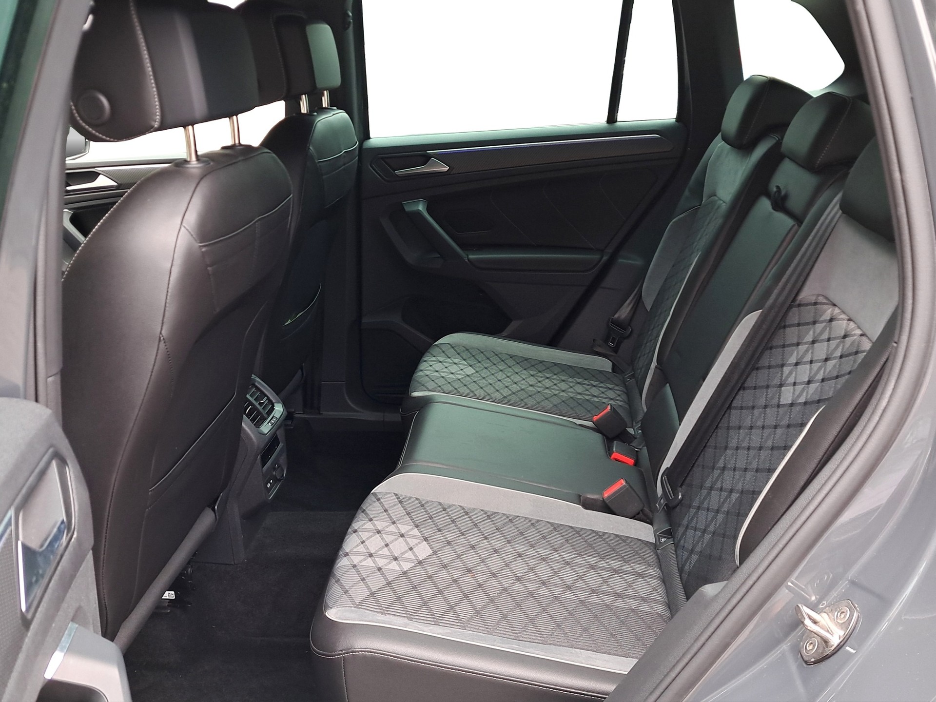 VW Tiguan 2.0TSI R-Line 4Motion DSG-image-11