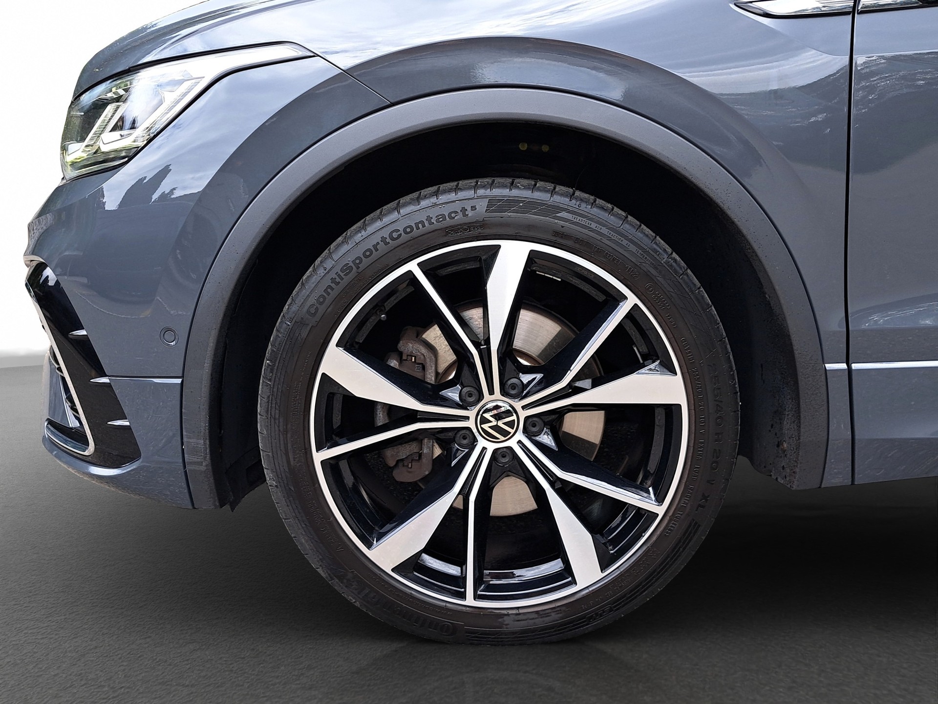 VW Tiguan 2.0TSI R-Line 4Motion DSG-showroom-element-3