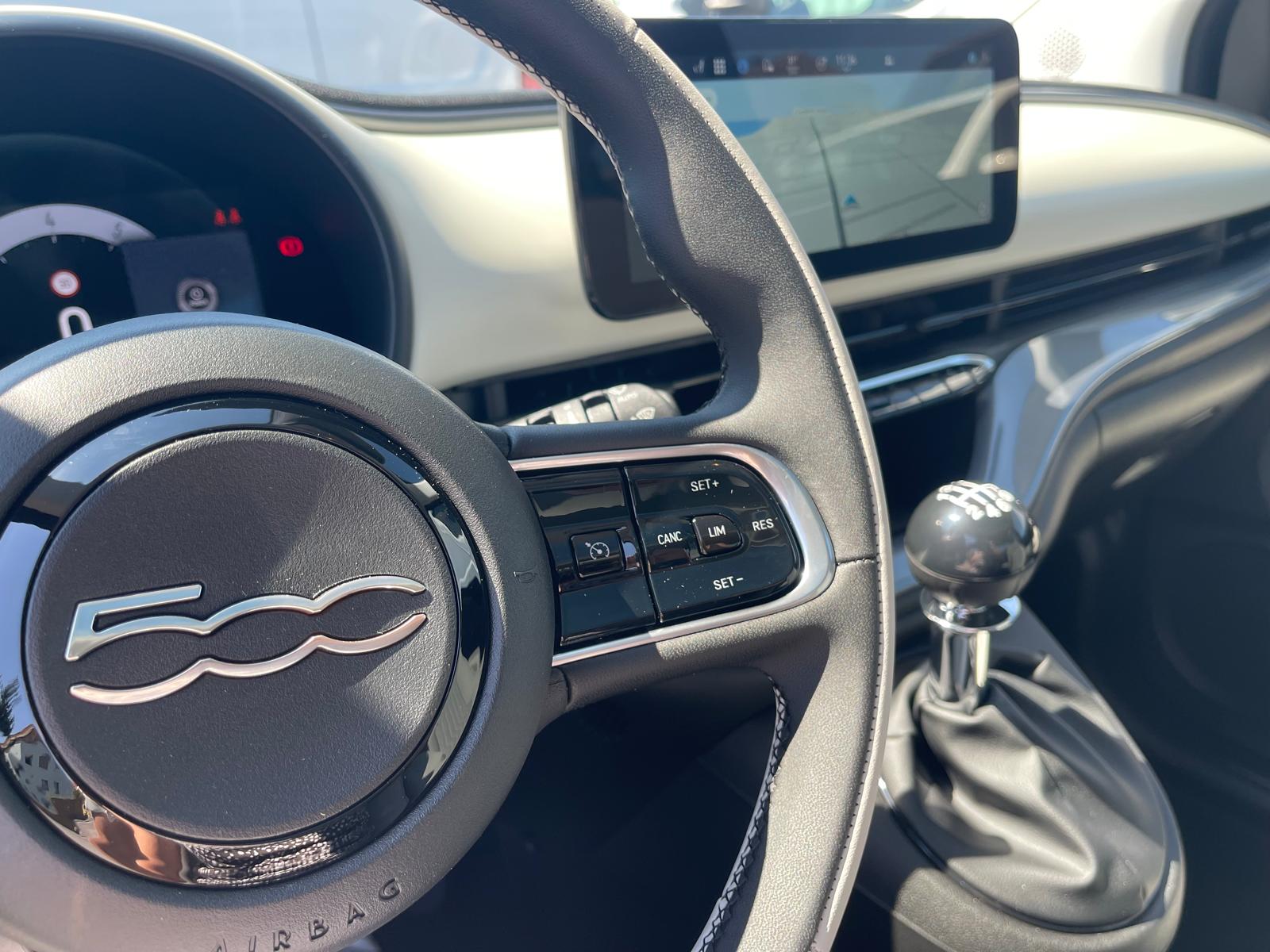 FIAT 500 1.0 Hybrid La Prima-image-12