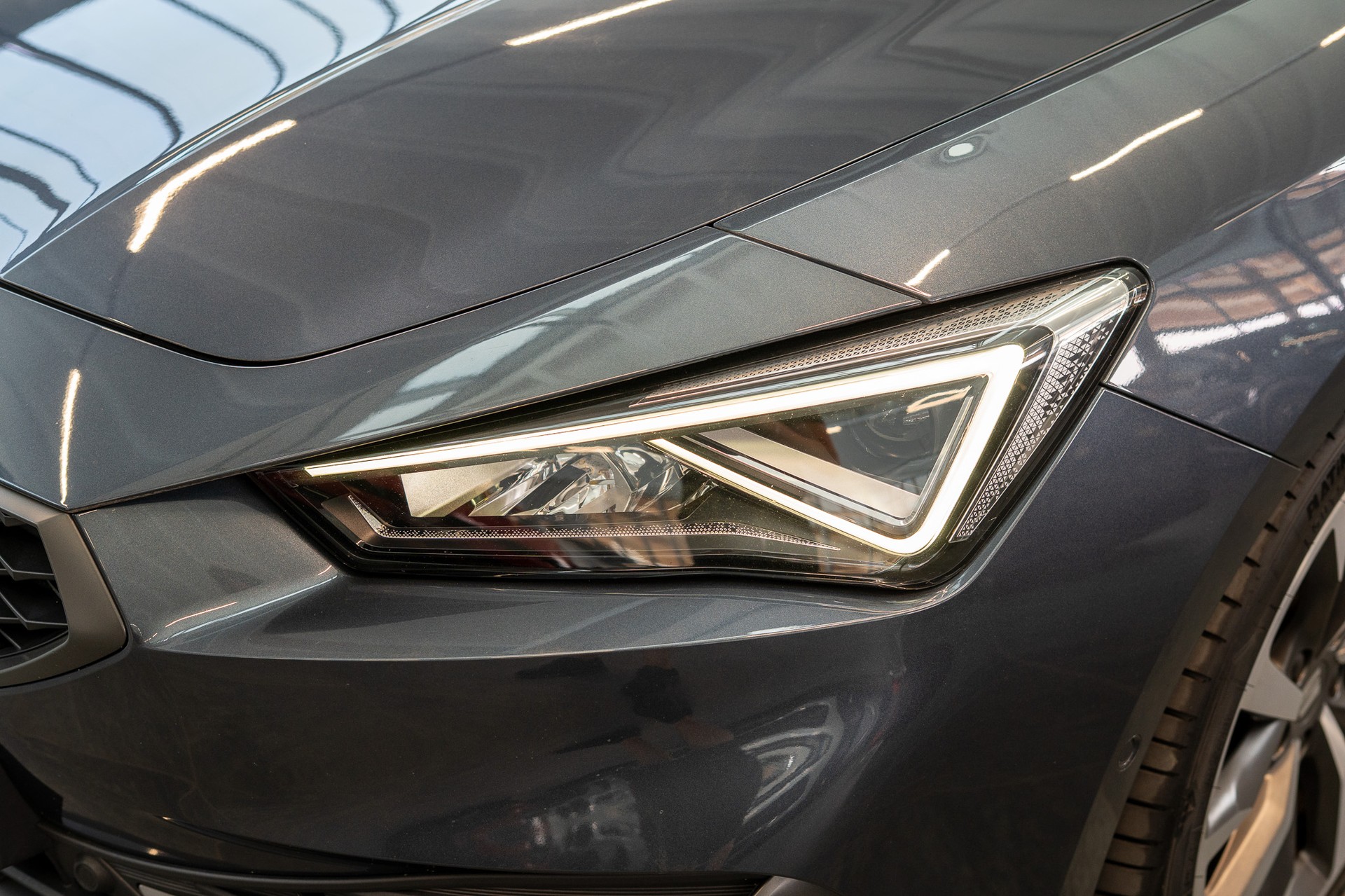 SEAT Leon 2.0 TSI FR DSG / Panorama-Glasdach / el.Sitze / Rückfahrkamera-image-23
