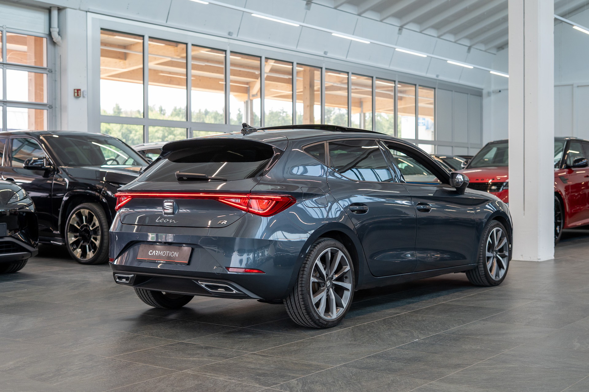 SEAT Leon 2.0 TSI FR DSG / Panorama-Glasdach / el.Sitze / Rückfahrkamera-showroom-element-3