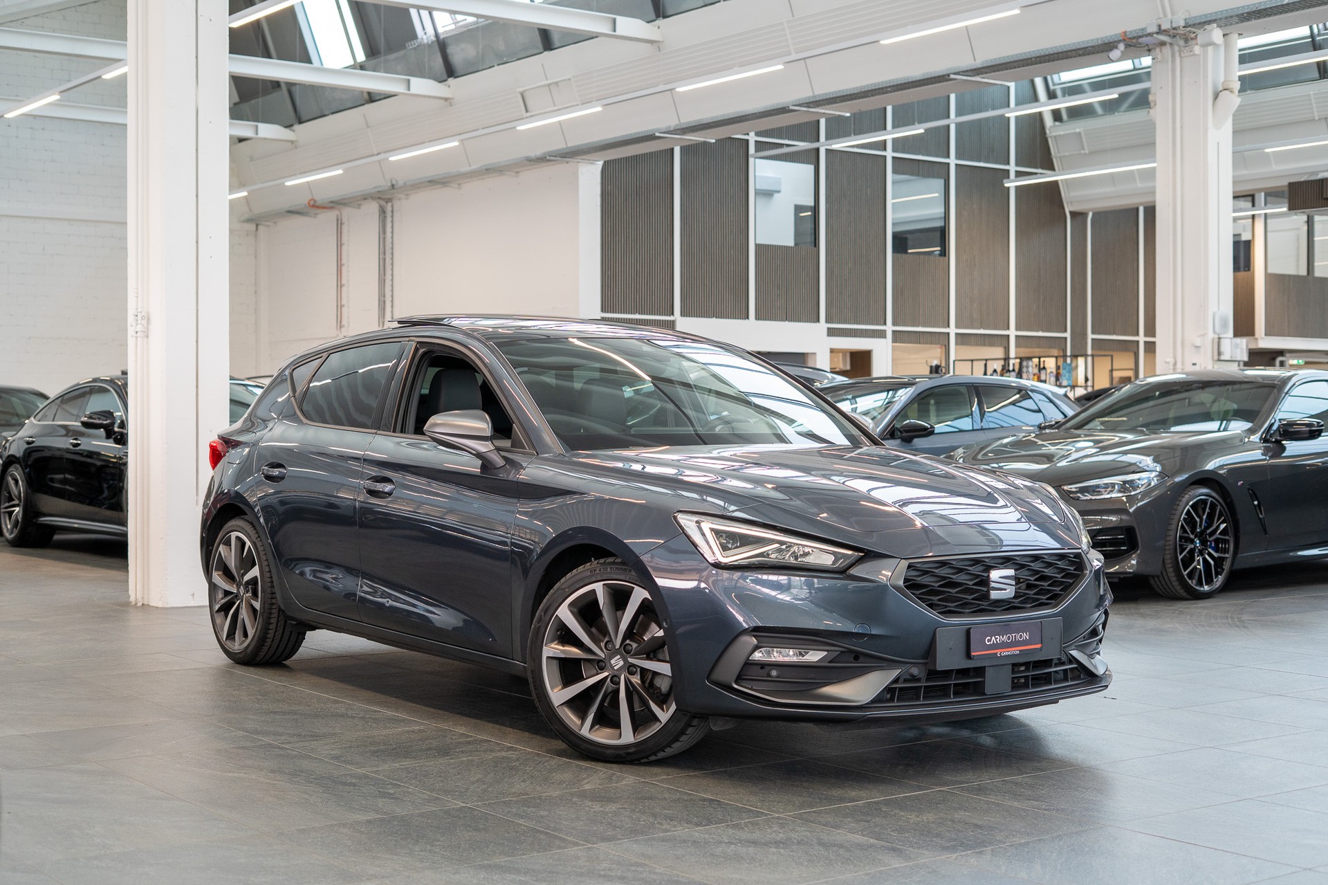 SEAT Leon 2.0 TSI FR DSG / Panorama-Glasdach / el.Sitze / Rückfahrkamera-showroom-element-2