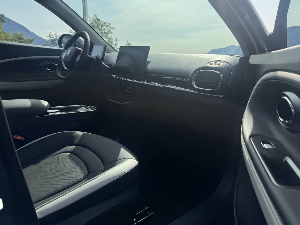 JAC E30X City-image-8