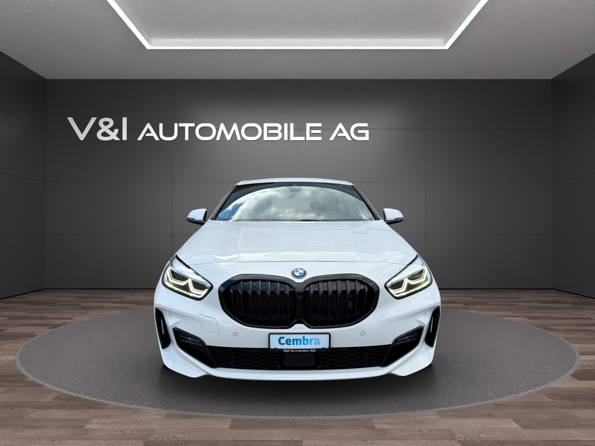 BMW 120i M Sport Steptronic-showroom-element-1