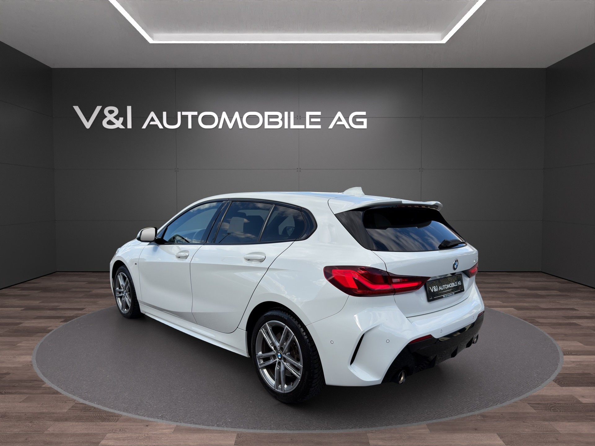 BMW 120i M Sport Steptronic-showroom-element-3
