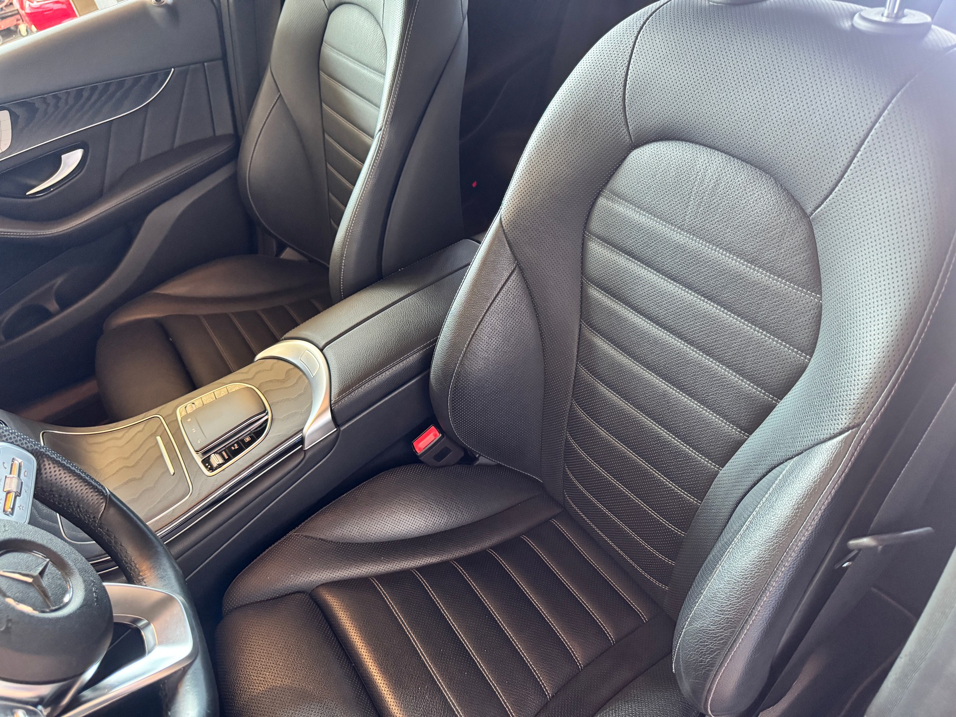 MERCEDES-BENZ GLC 300 e AMG Line 4Matic 9G-Tronic-image-5