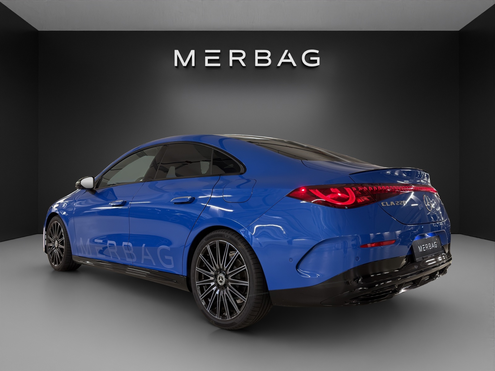 MERCEDES-BENZ CLA 220 8G-DCT 4Matic-image-4