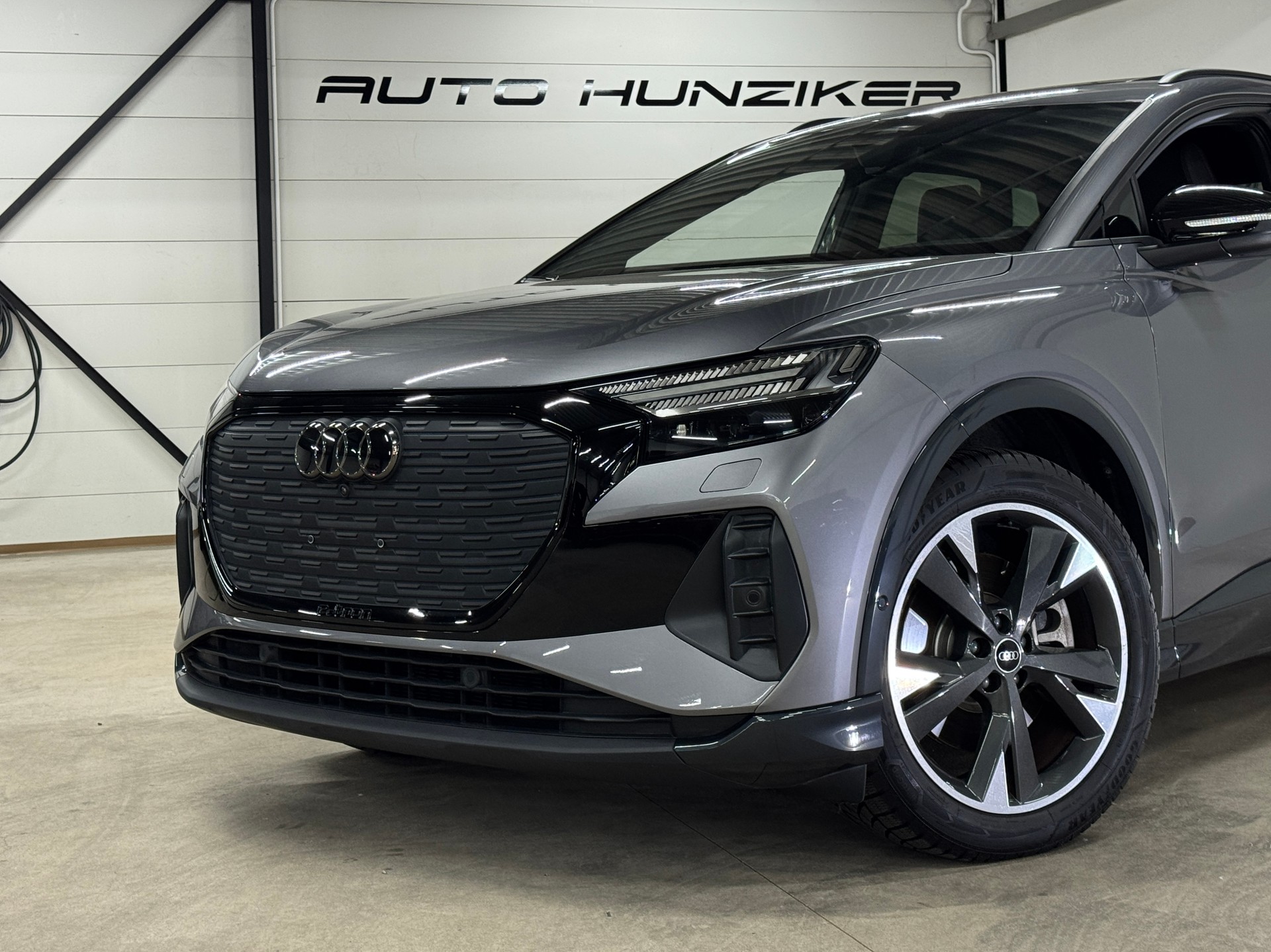 AUDI Q4 e-tron 45 S-Line Edition Swiss Ski quattro 82kWh / TOP-Ausstattung / CH-Fahrzeug-showroom-element-1