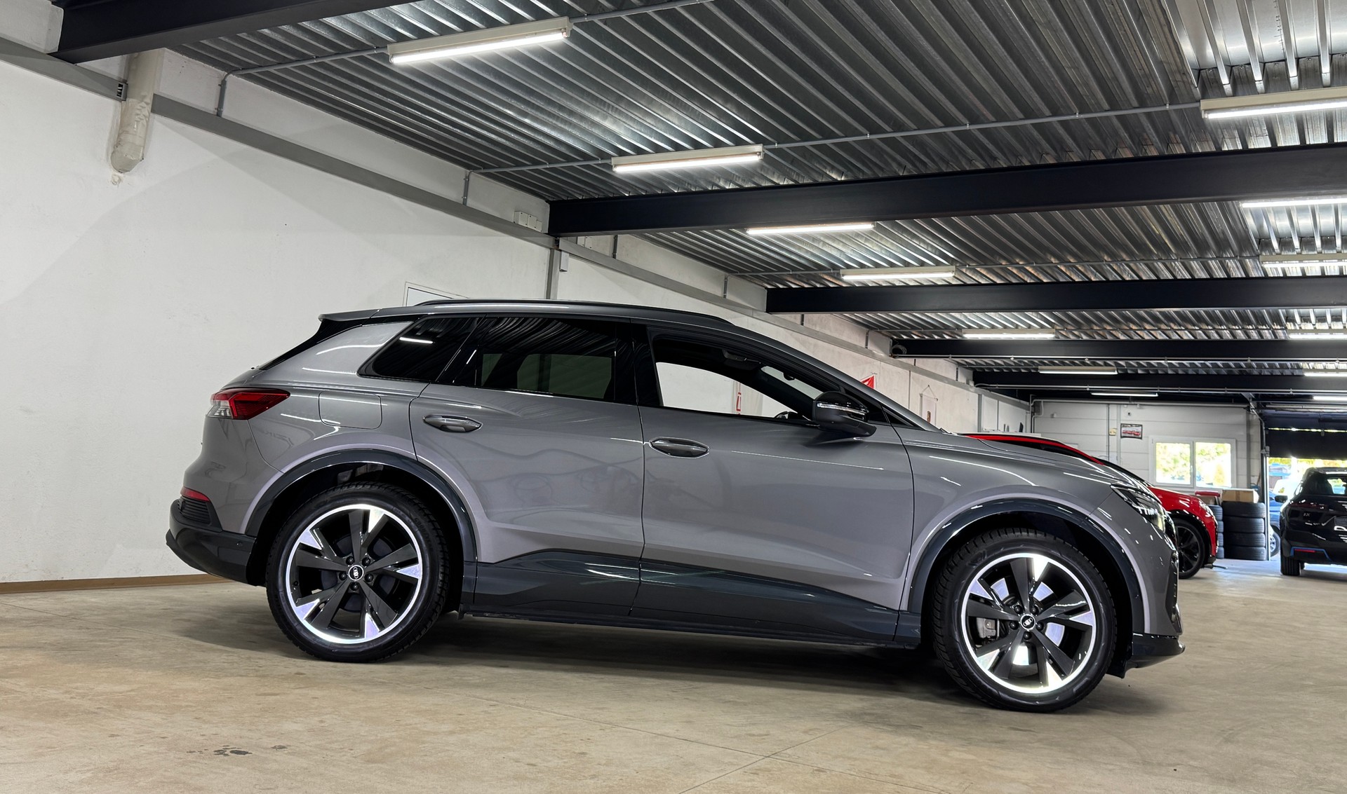 AUDI Q4 e-tron 45 S-Line Edition Swiss Ski quattro 82kWh / TOP-Ausstattung / CH-Fahrzeug-showroom-element-3