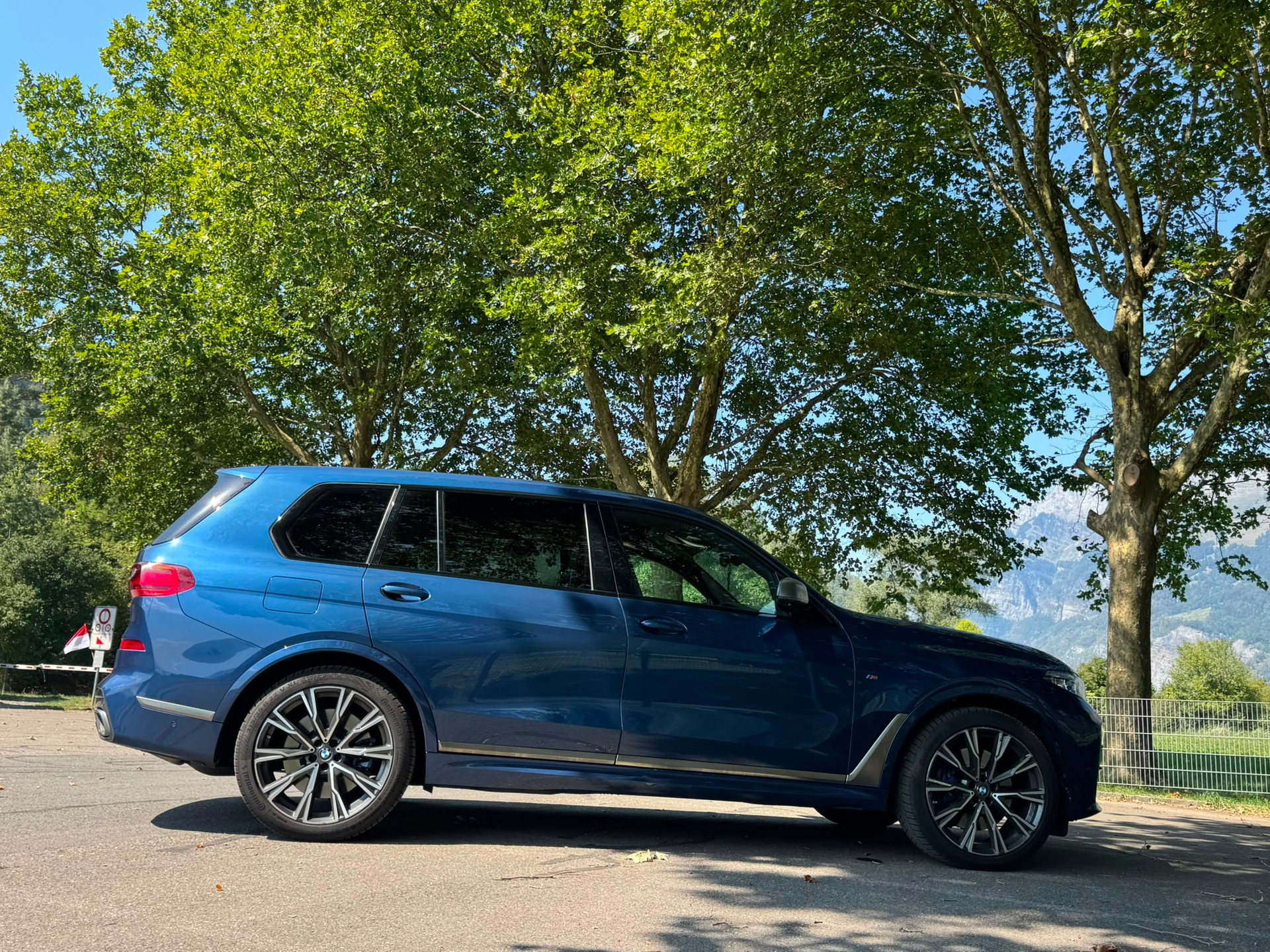BMW X7 xDrive M50i Steptronic-showroom-element-3