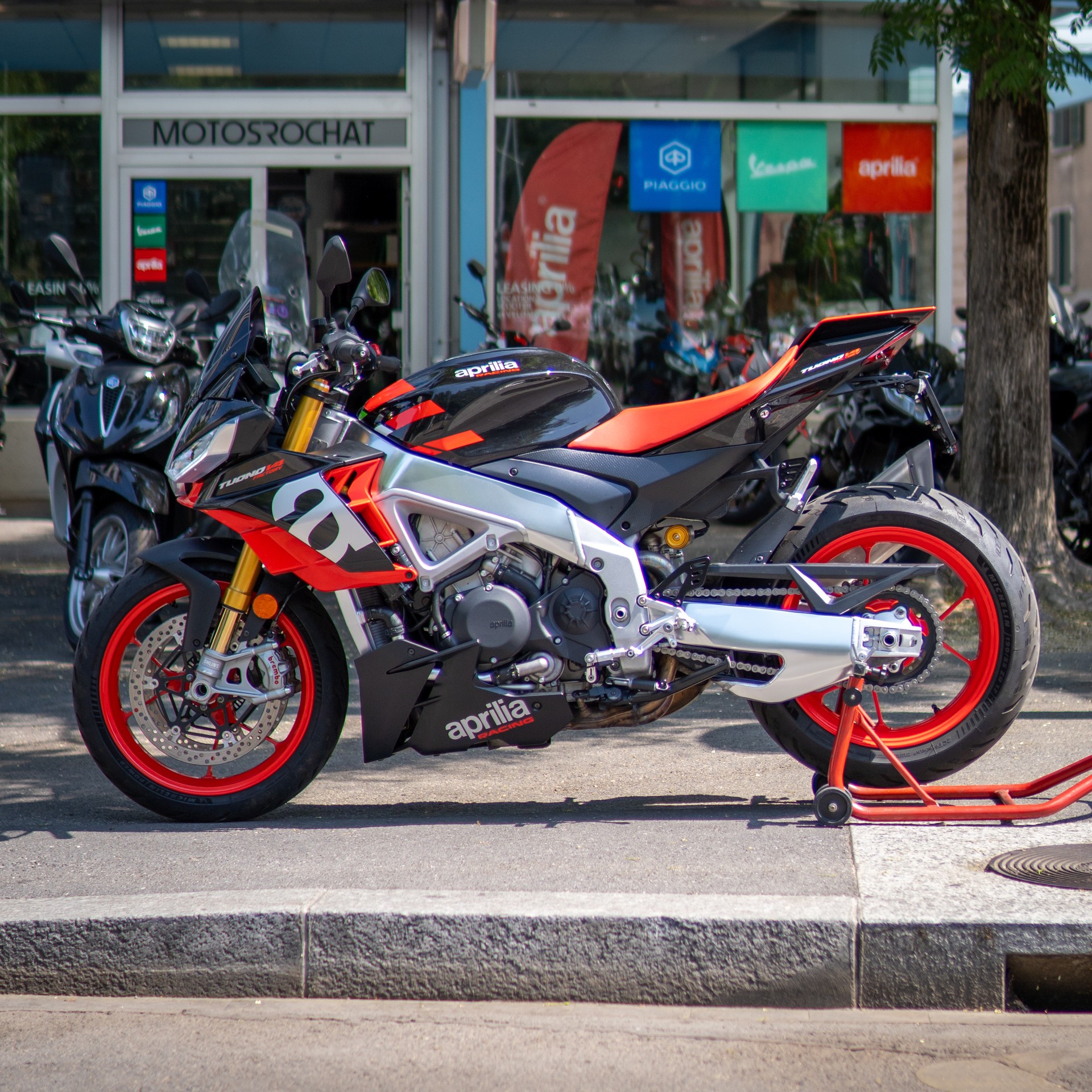 APRILIA Tuono V4 1100 Factory-image-0