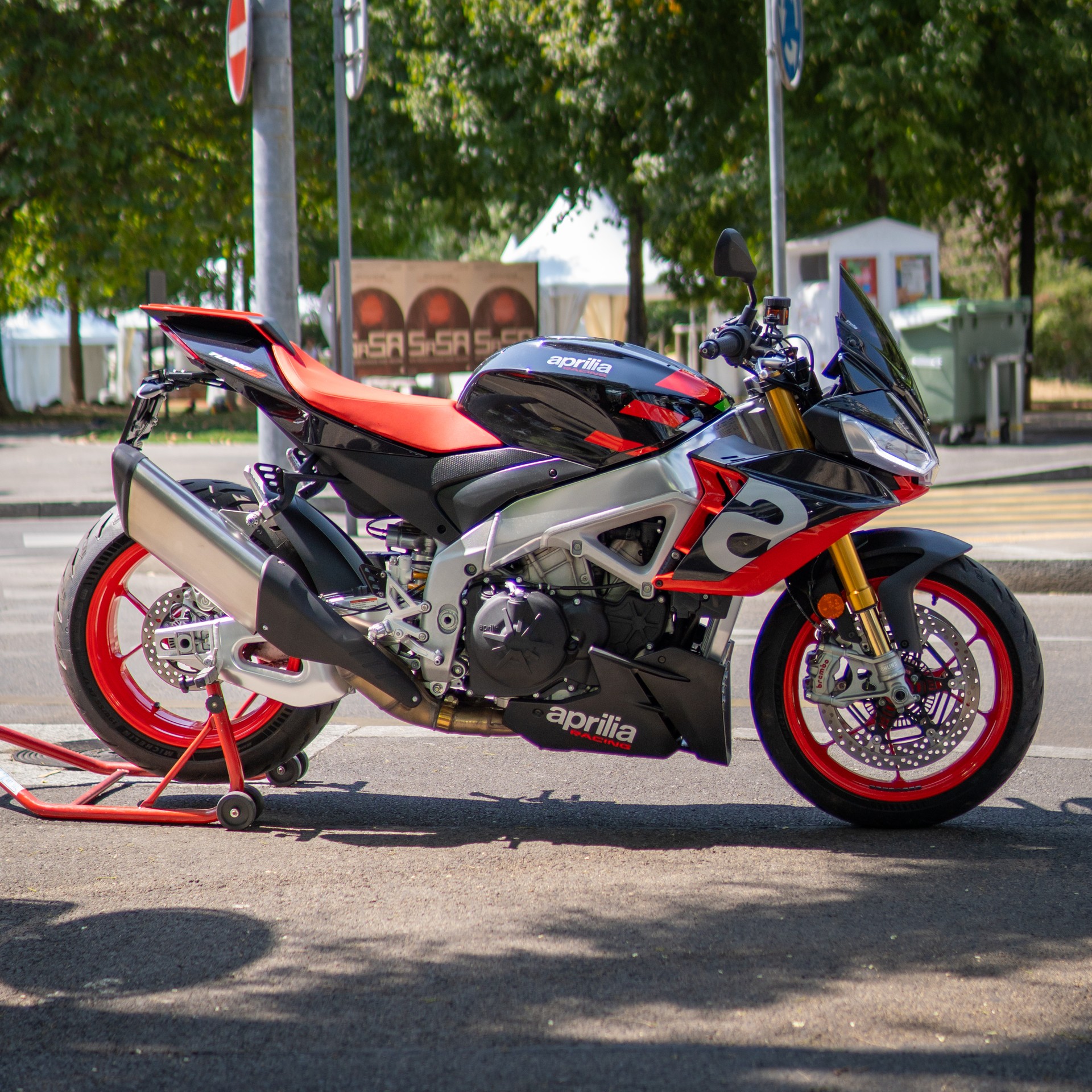 APRILIA Tuono V4 1100 Factory-image-1