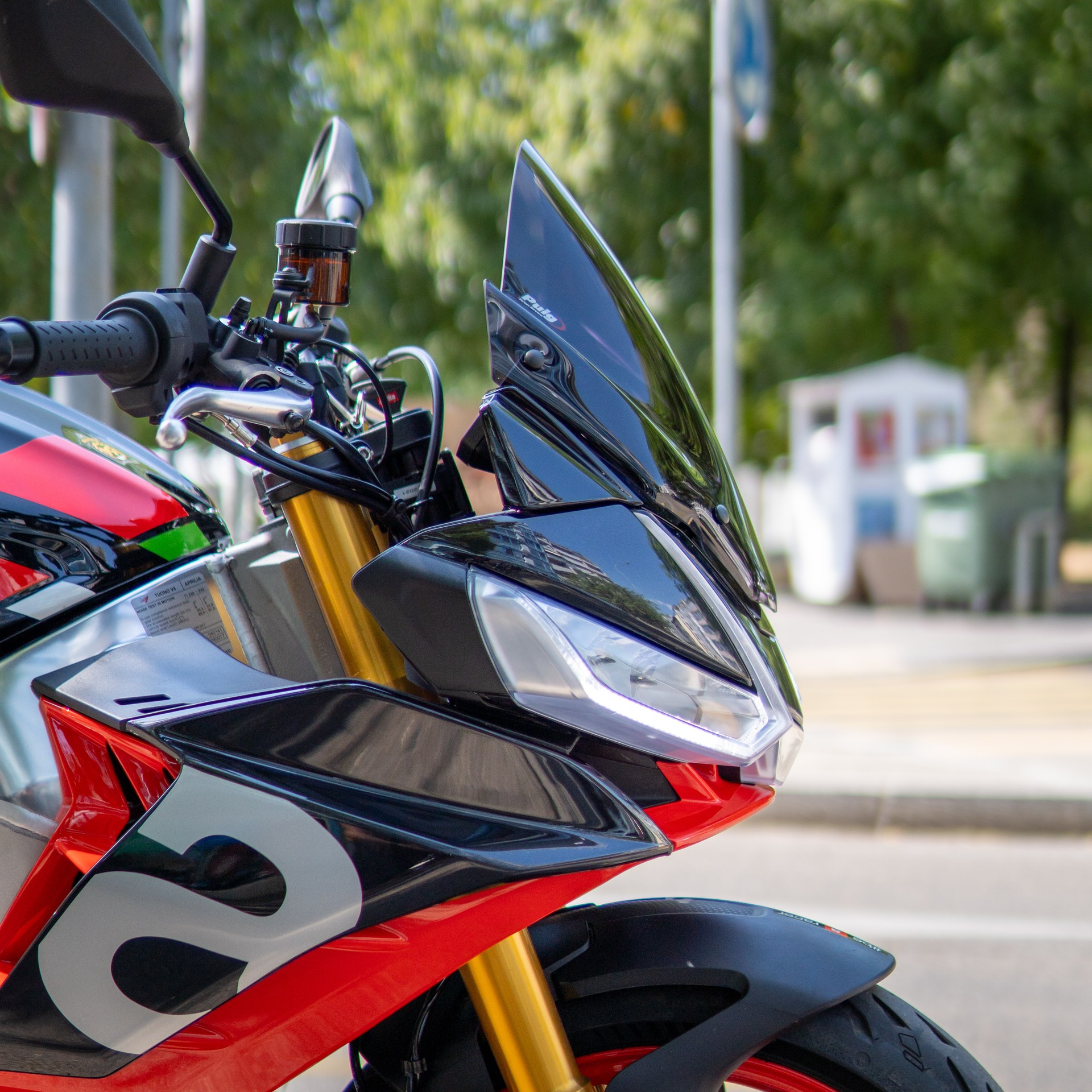 APRILIA Tuono V4 1100 Factory-image-3